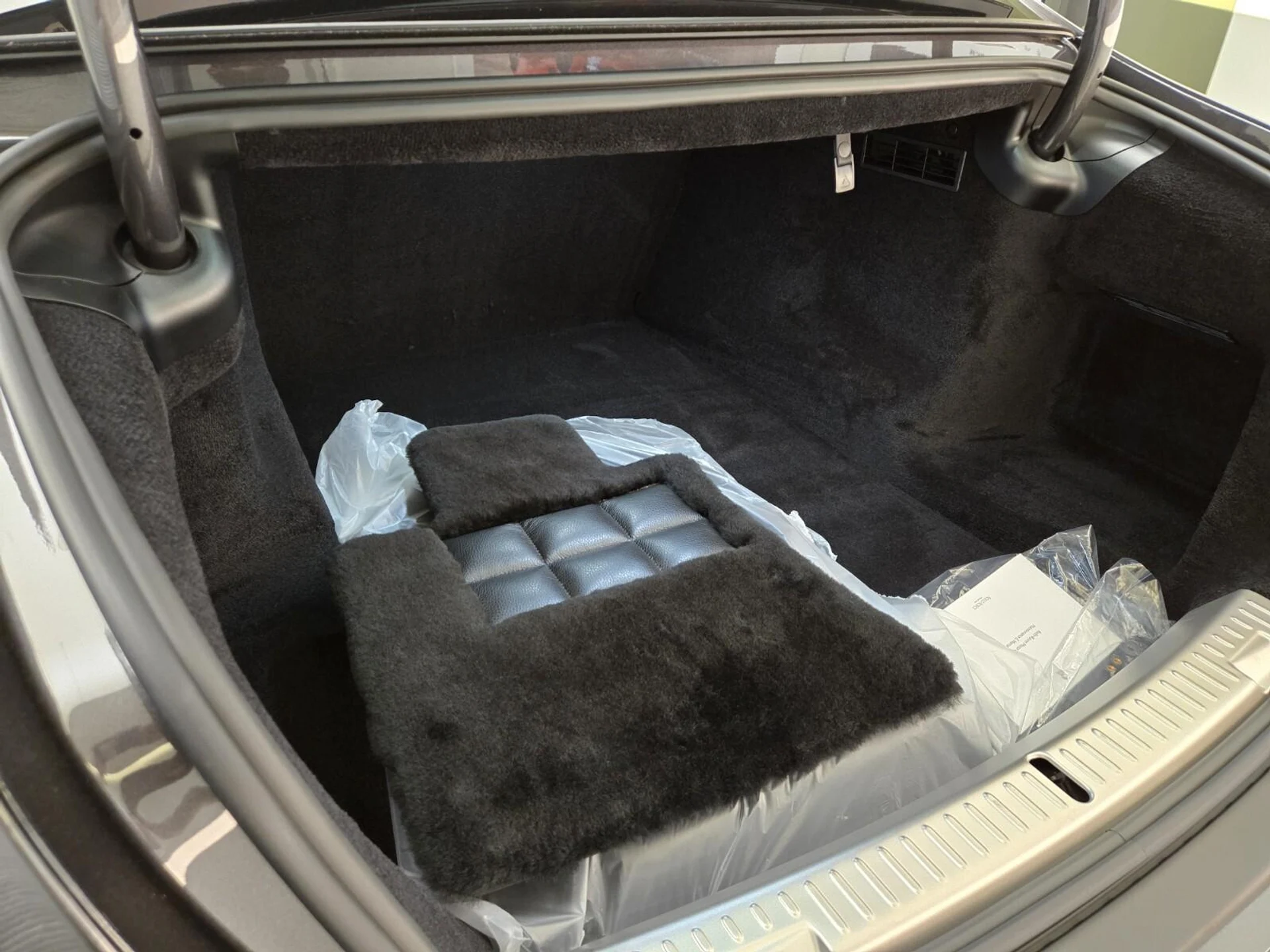 mph020_1229129175_Used_2023_Rolls_Royce_Ghost_1741259142_af471f8d9d