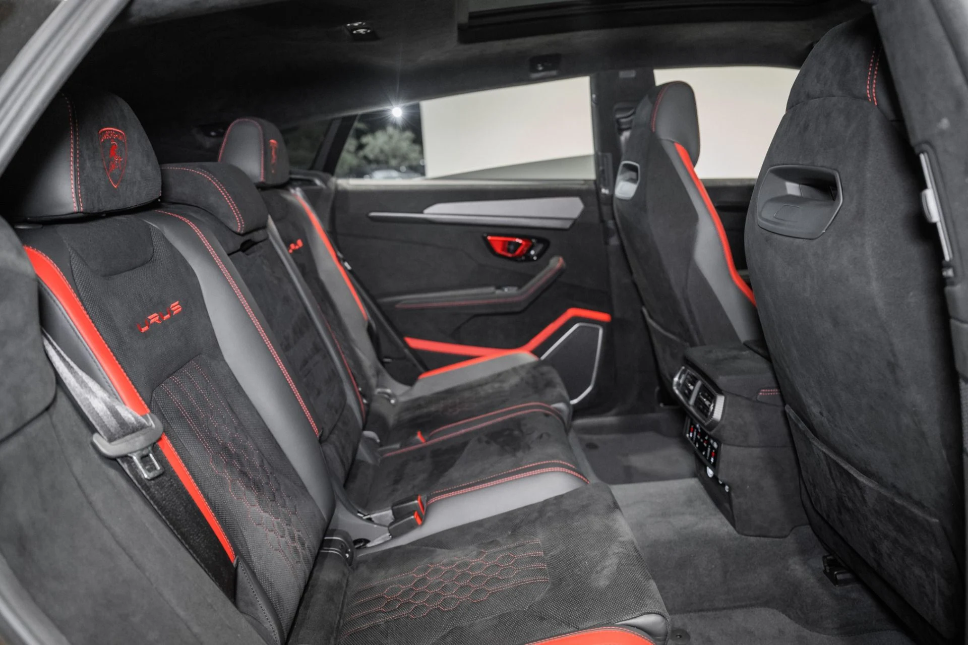 mph020_1231558643_Used_2024_Lamborghini_Urus_Performante_1777998896_cb1d40812d