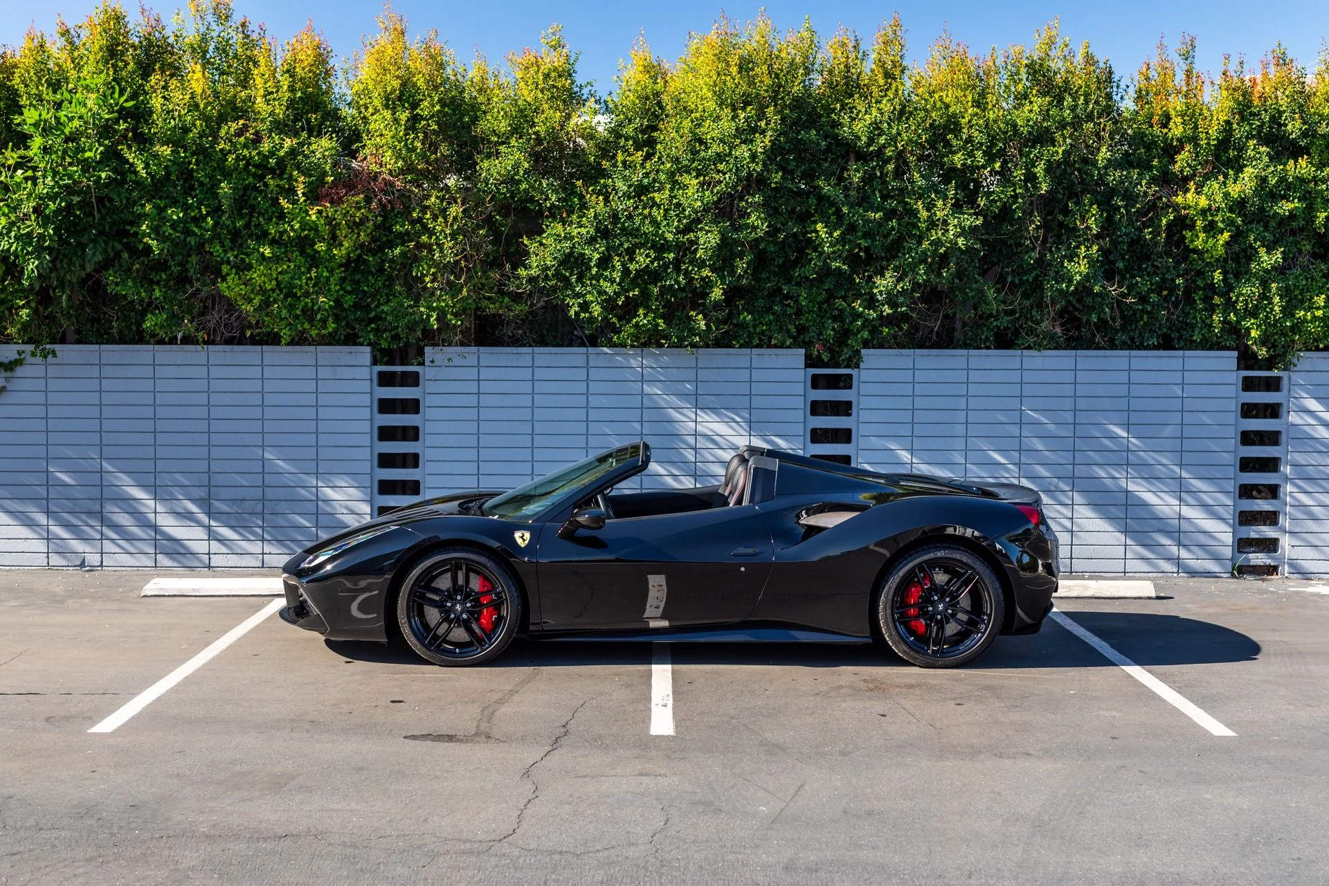 mph020_1235077223_Used_2018_Ferrari_488_Spider_1701972845_37f353dc9b