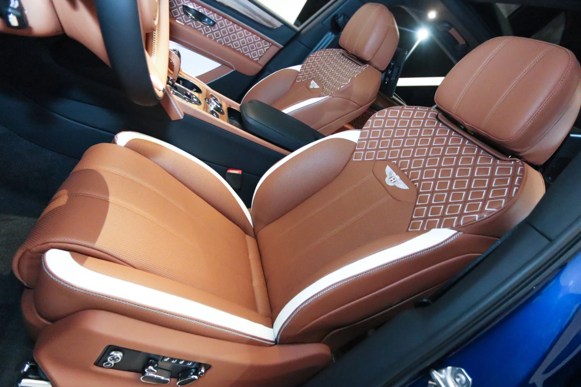 mph020_1237866013_Used_2025_Bentley_Bentayga_S_1744810682_62e190a293