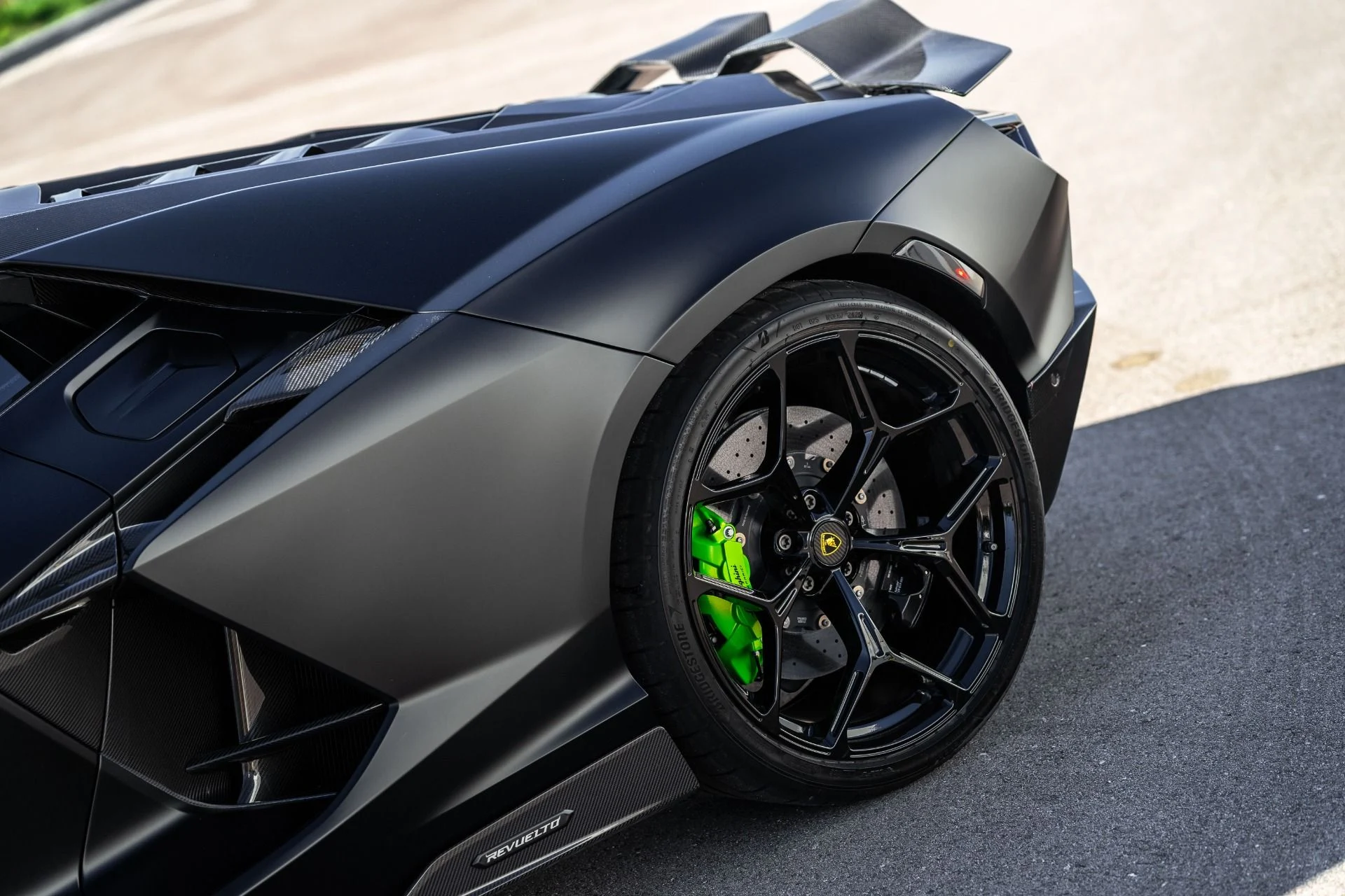 mph020_1242181257_Used_2025_Lamborghini_Revuelto_1791313067_9c3773af3d