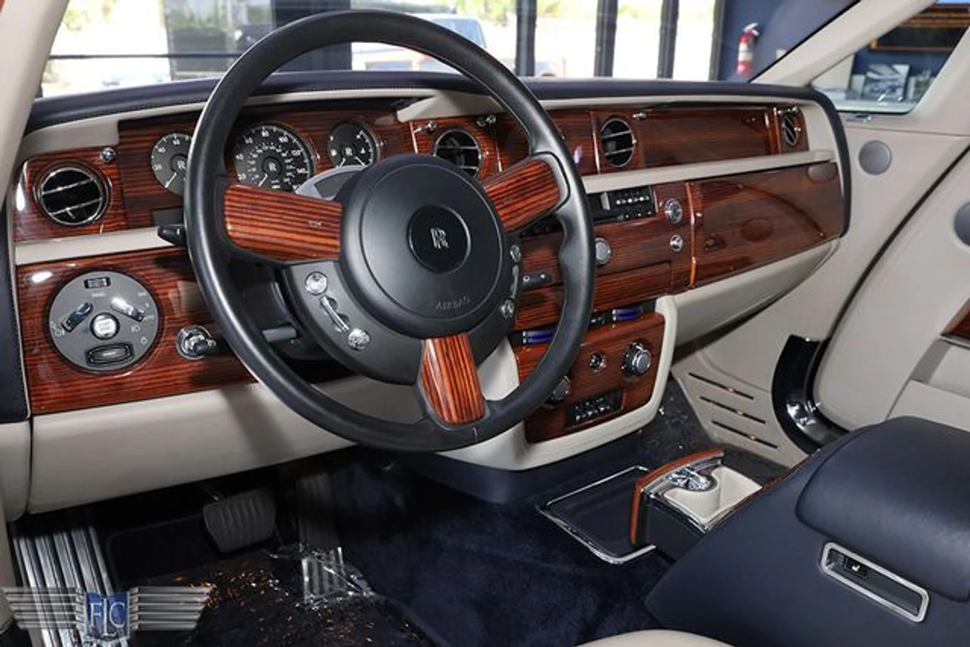 mph020_1244815381_used_2009_rolls_royce_phantom_coupe_2drcoupe_6305_23064698_25_640_b379916985