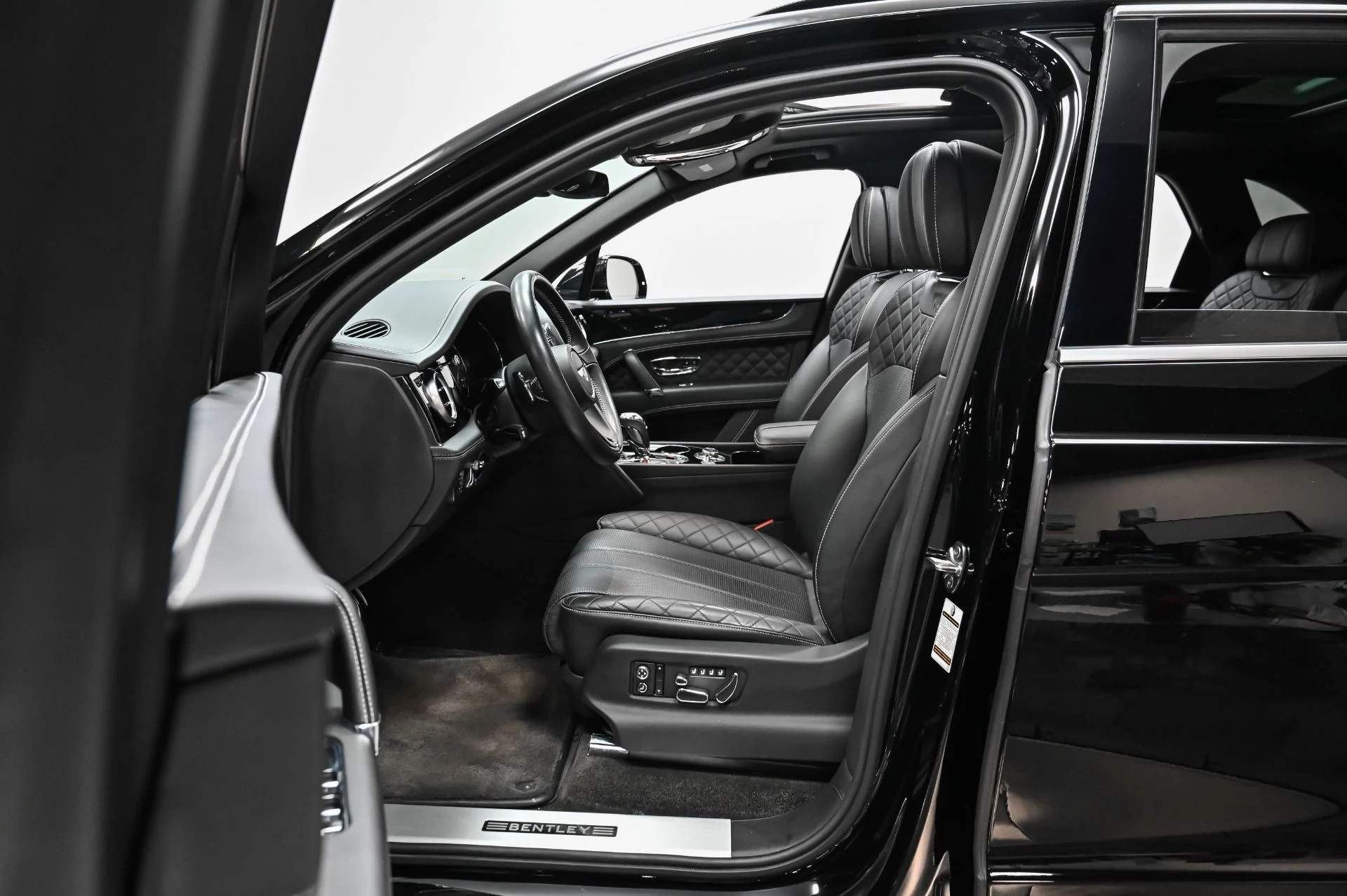 mph020_1246221453_Used_2018_Bentley_Bentayga_W12_1756239179_931350fe2c