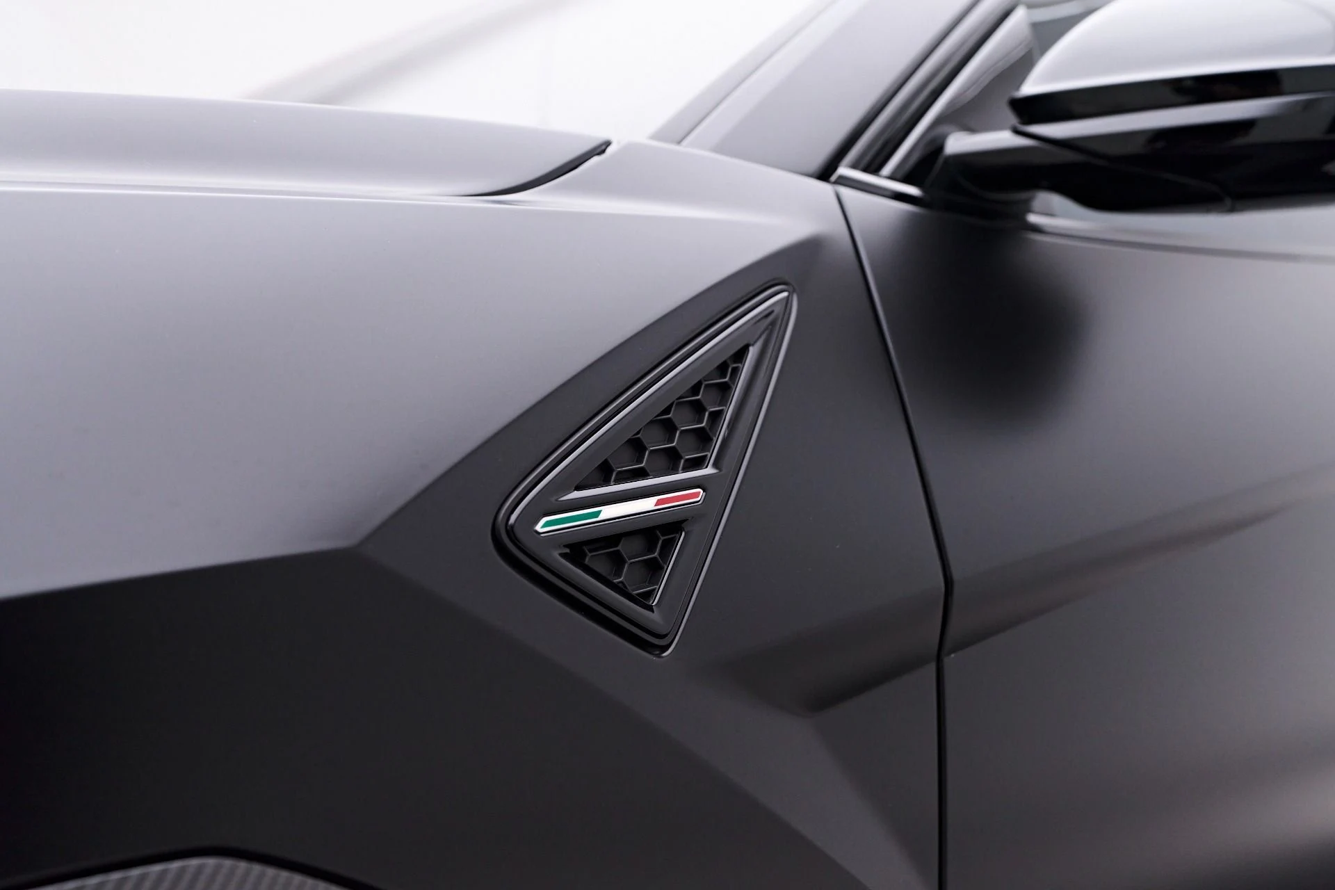 mph020_1252822234_Used_2023_Lamborghini_Urus_Performante_1756943490_f4fdc05e90
