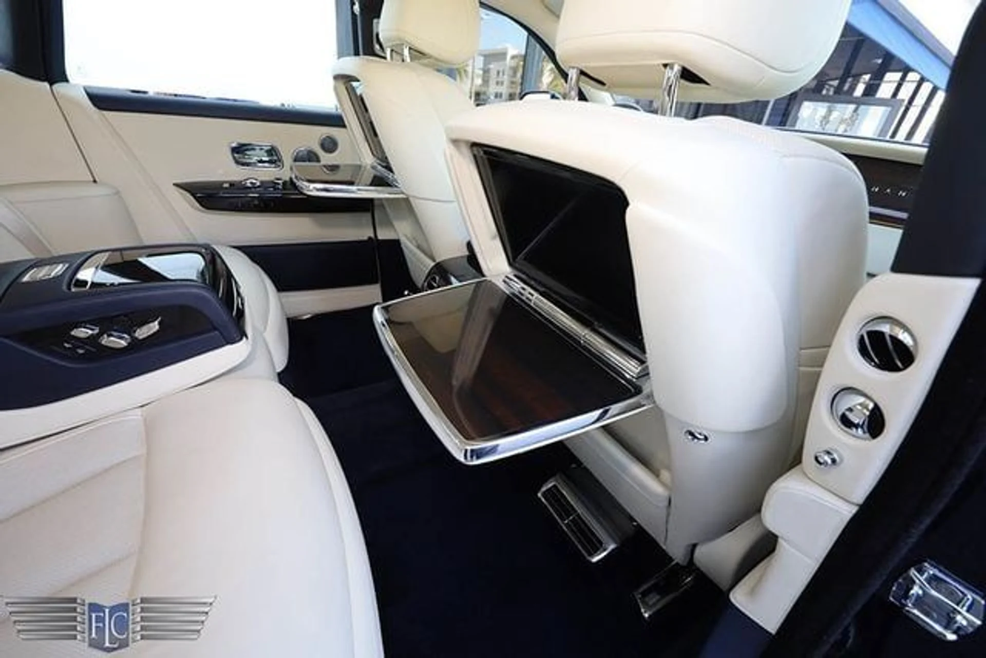 mph020_125445025_used_2018_rolls_royce_phantom_sedan_6305_22718398_25_640_a19f215f3b