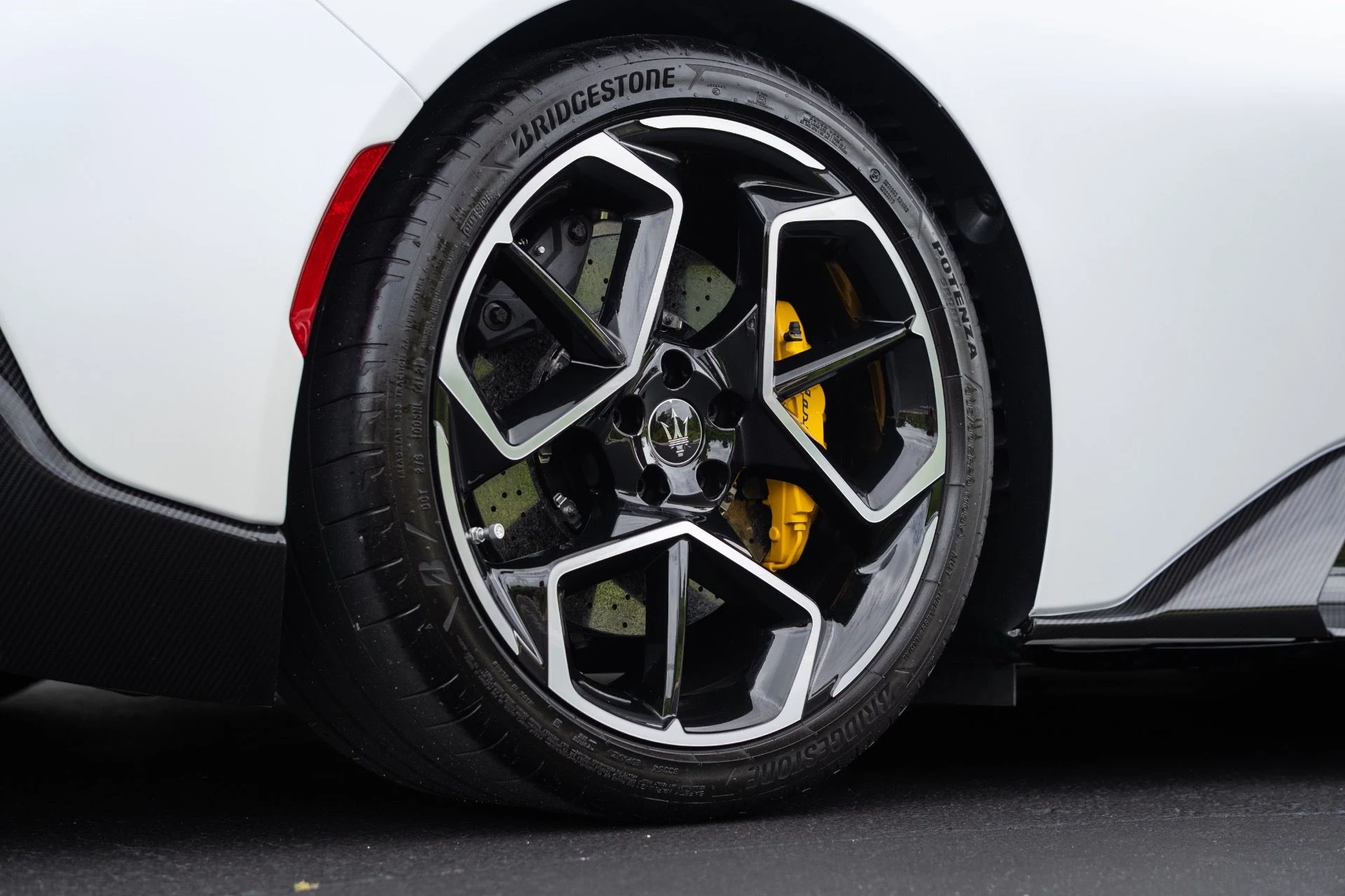 mph020_1256166885_Used_2022_Maserati_MC_20_1777083905_3da8a0a31c