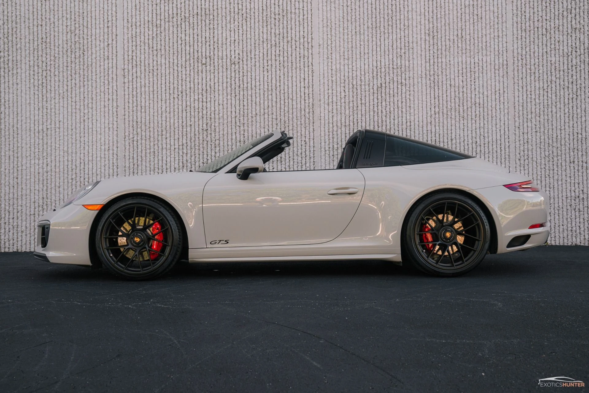 mph020_1266604318_Used_2018_Porsche_911_Targa_4_GTS_in_Chalk_with_GTS_Interior_Pack_PDK_1755551919_4a94e86476