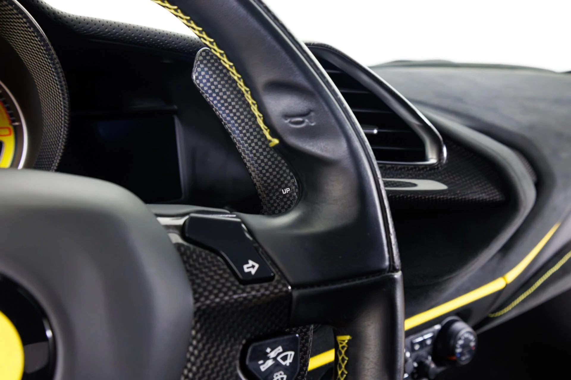 mph020_1272548856_Used_2020_Ferrari_488_Pista_1773686710_3021539996