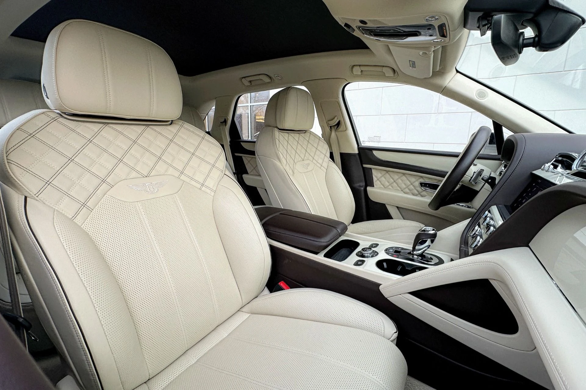 mph020_1279126576_Used_2022_Bentley_Bentayga_V8_1767989302_5411e84f28