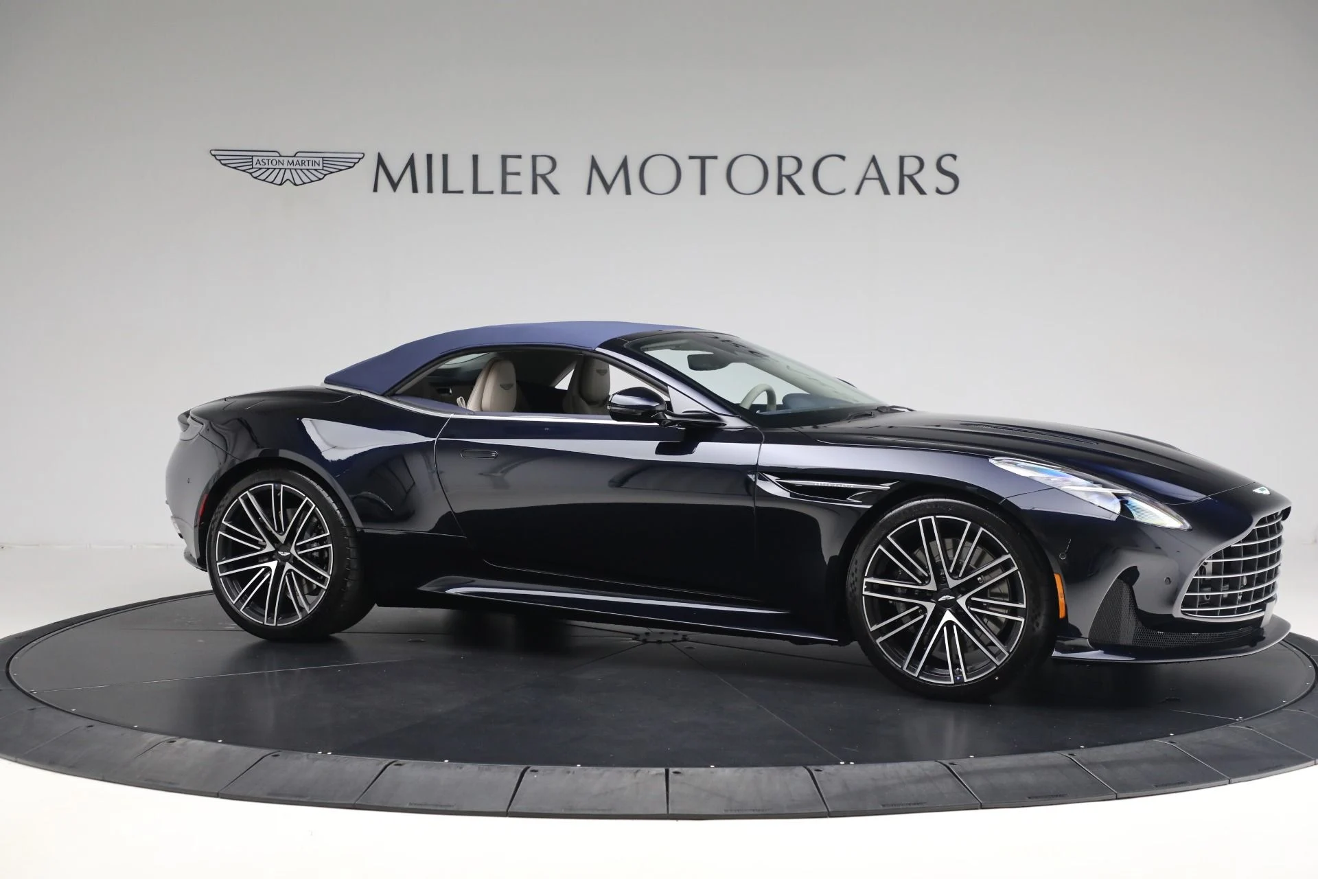 mph020_1280037221_New_2025_Aston_Martin_DB_12_Volante_ac9555ebe3