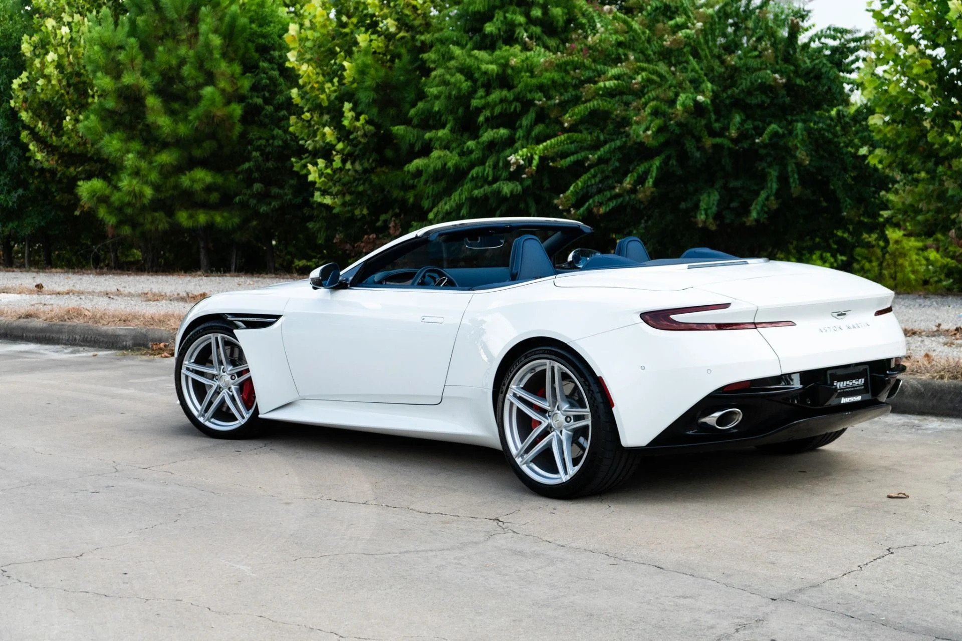 mph020_1284355666_Used_2025_Aston_Martin_DB_12_Volante_1785884214_5c72ad0758