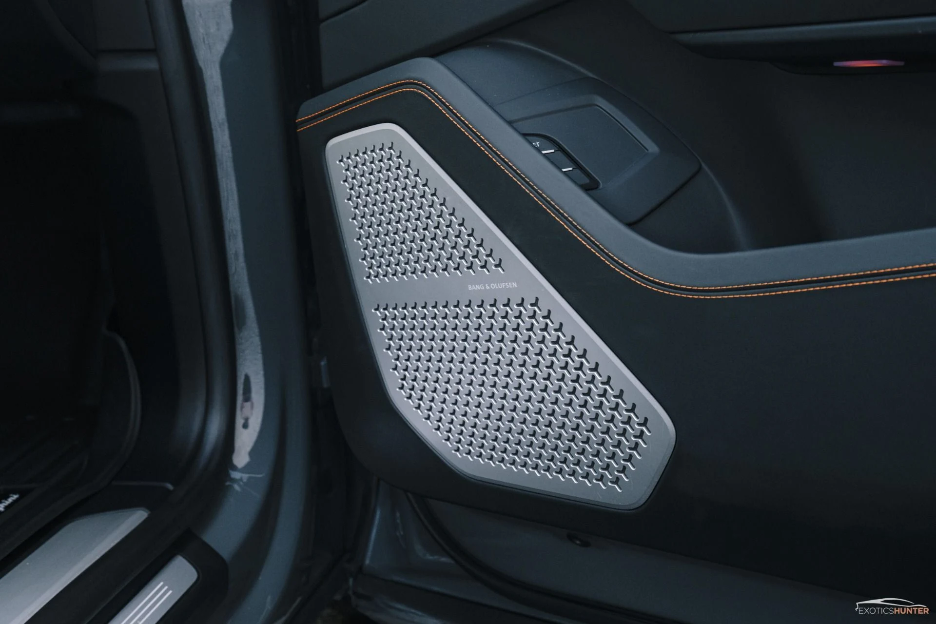 mph020_1286230465_Used_2022_Lamborghini_Urus_Grigio_Telesto_Bang_Olufsen_Sound_1758233512_f8cd628c68