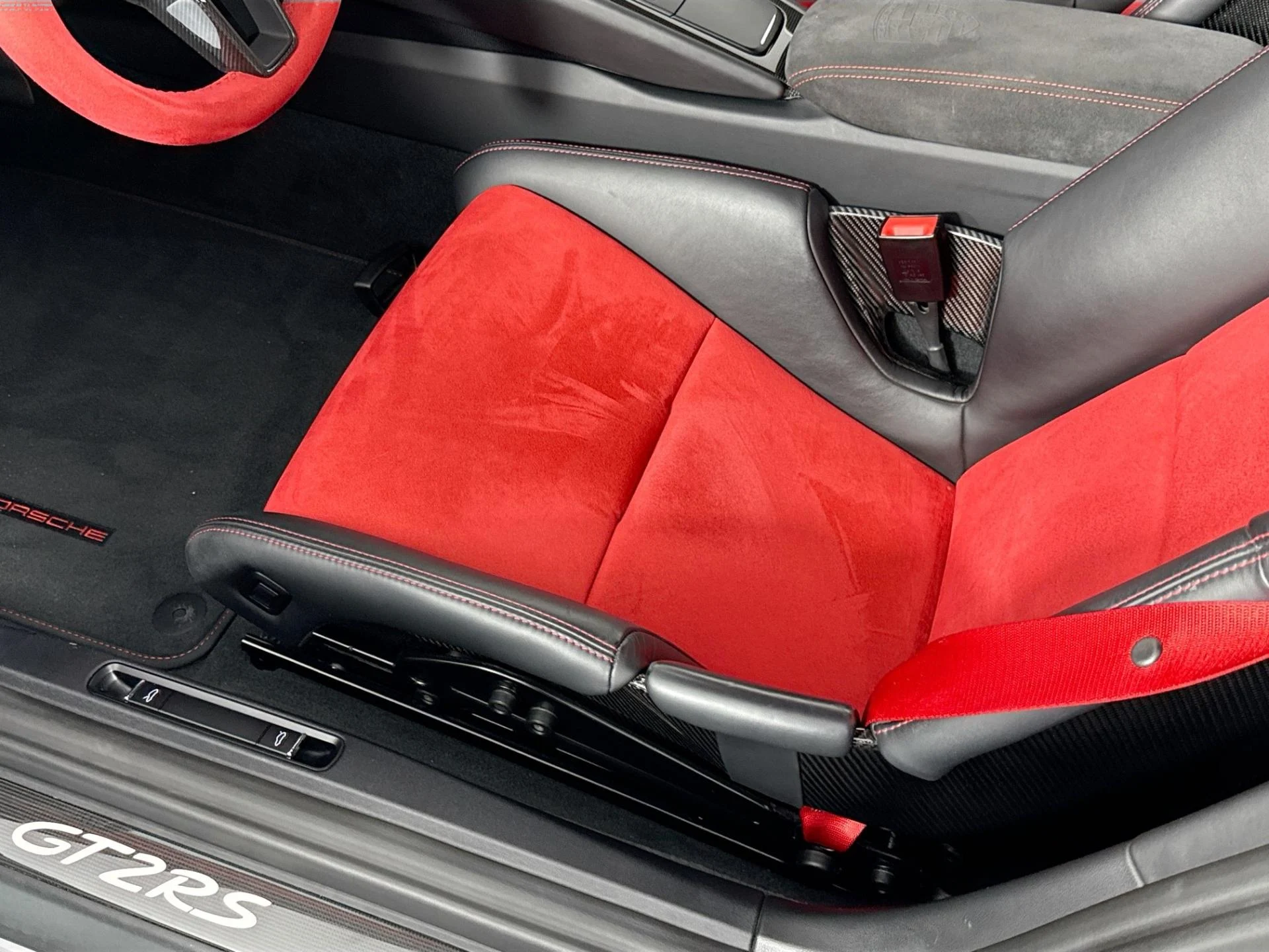 mph020_1293966513_Used_2018_Porsche_911_GT_2_RS_1784762975_f83fbde439