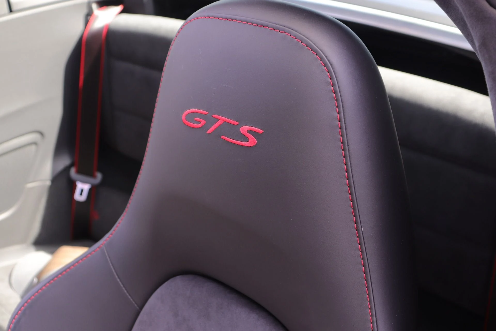 mph020_1294147153_Used_2016_Porsche_911_Targa_4_GTS_1791582936_4f279467c2