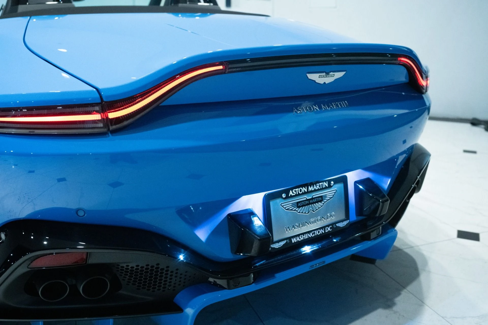 mph020_1316792864_Used_2021_Aston_Martin_Vantage_1790591388_a88fc9ec52
