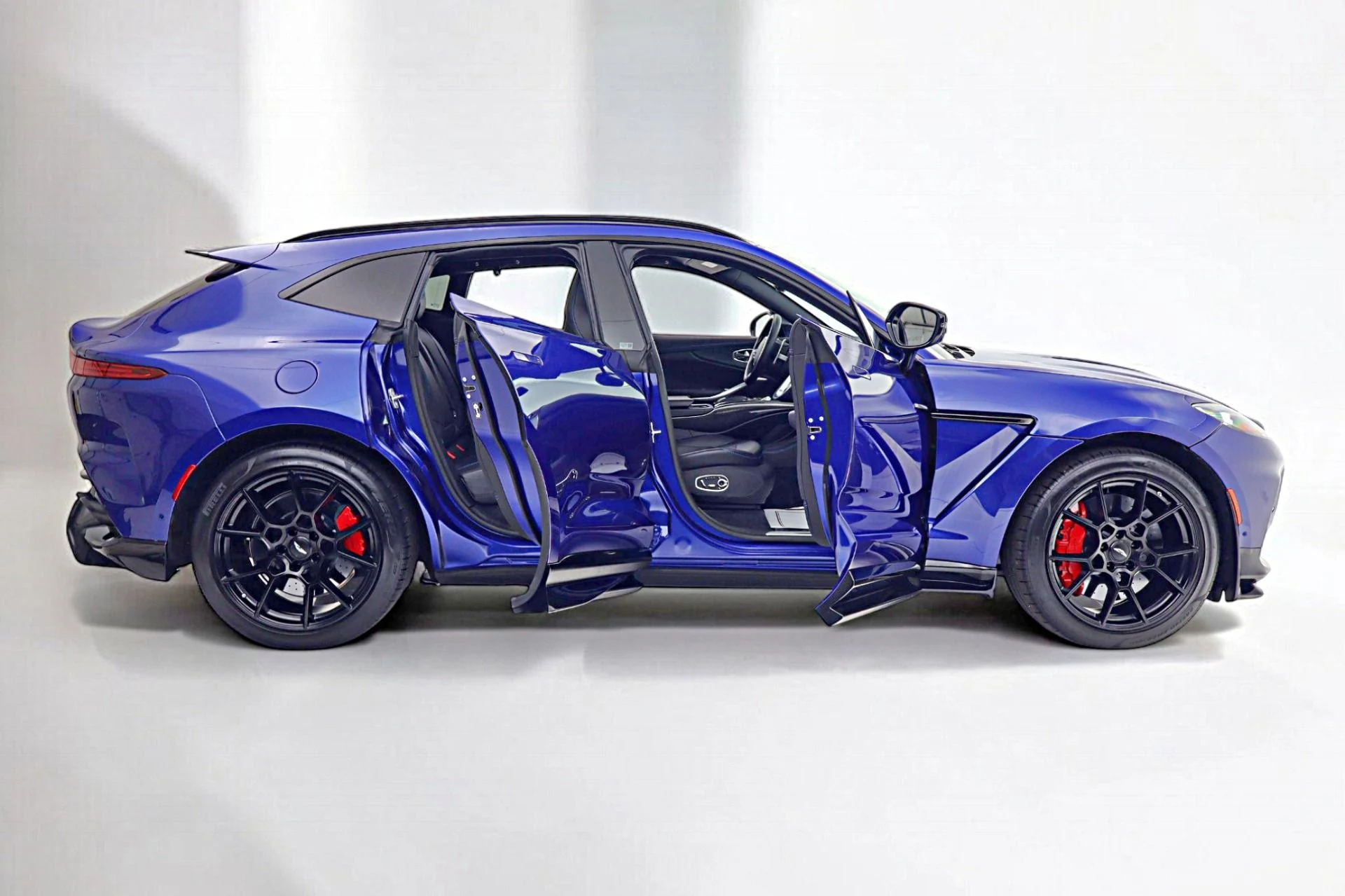 mph020_1320068509_Used_2023_Aston_Martin_DBX_707_17e6b87b5f