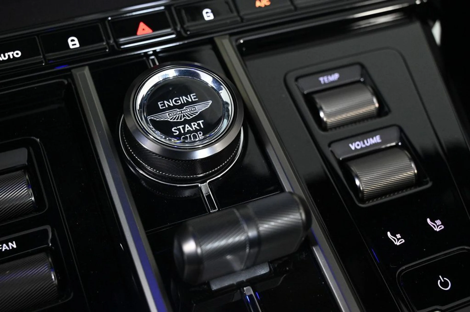 mph020_1329682133_used_2026_aston_martin_vantage_s_11350_22984159_20_1024_03deb18cbc