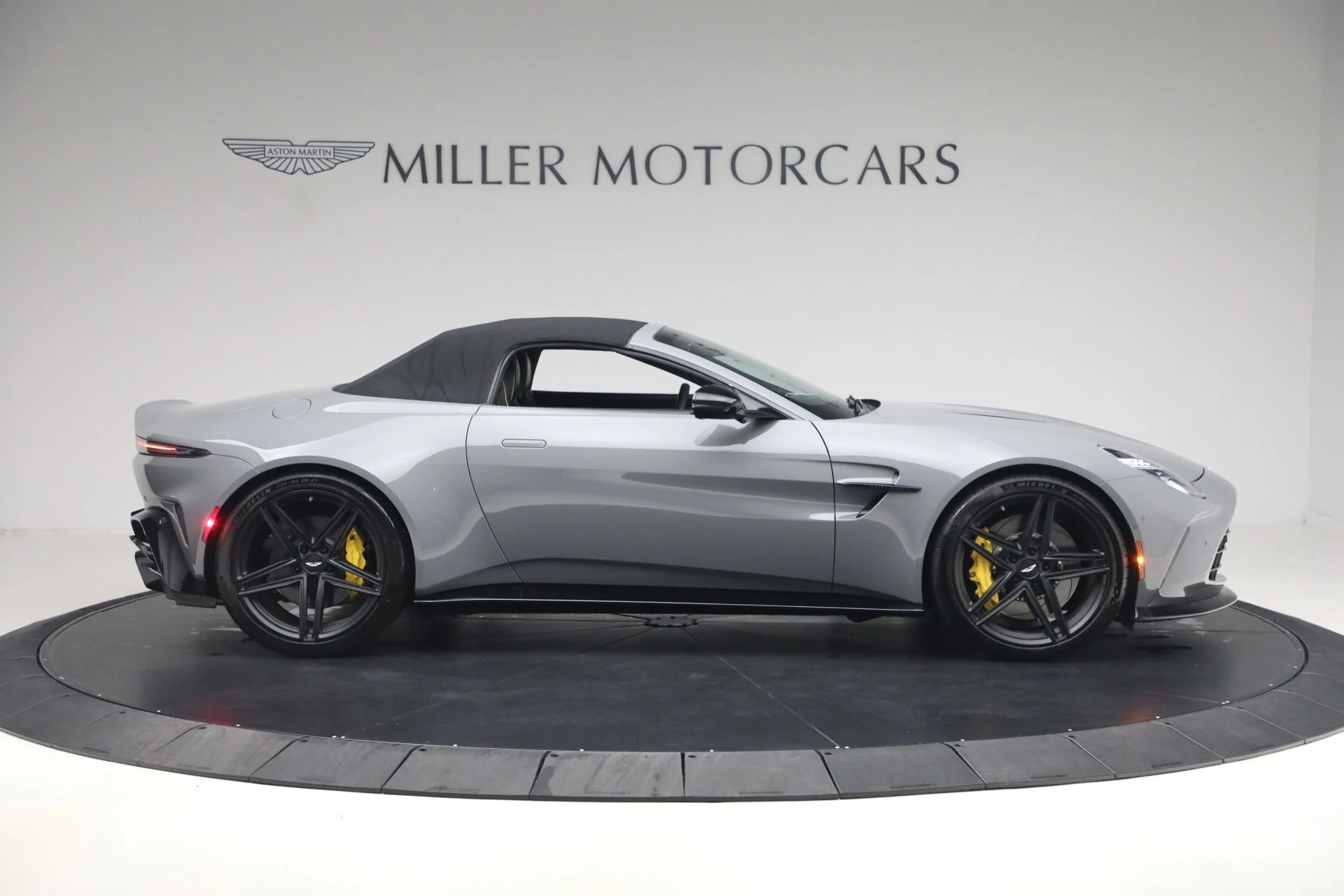 mph020_1330163836_New_2026_Aston_Martin_Vantage_Roadster_1790027458_76a23deee3