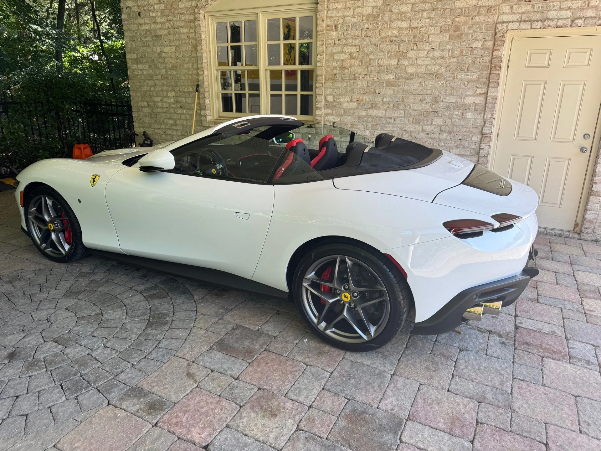 mph020_1330398542_Used_2025_Ferrari_Roma_Spider_1754506260_1bce3e8bbe