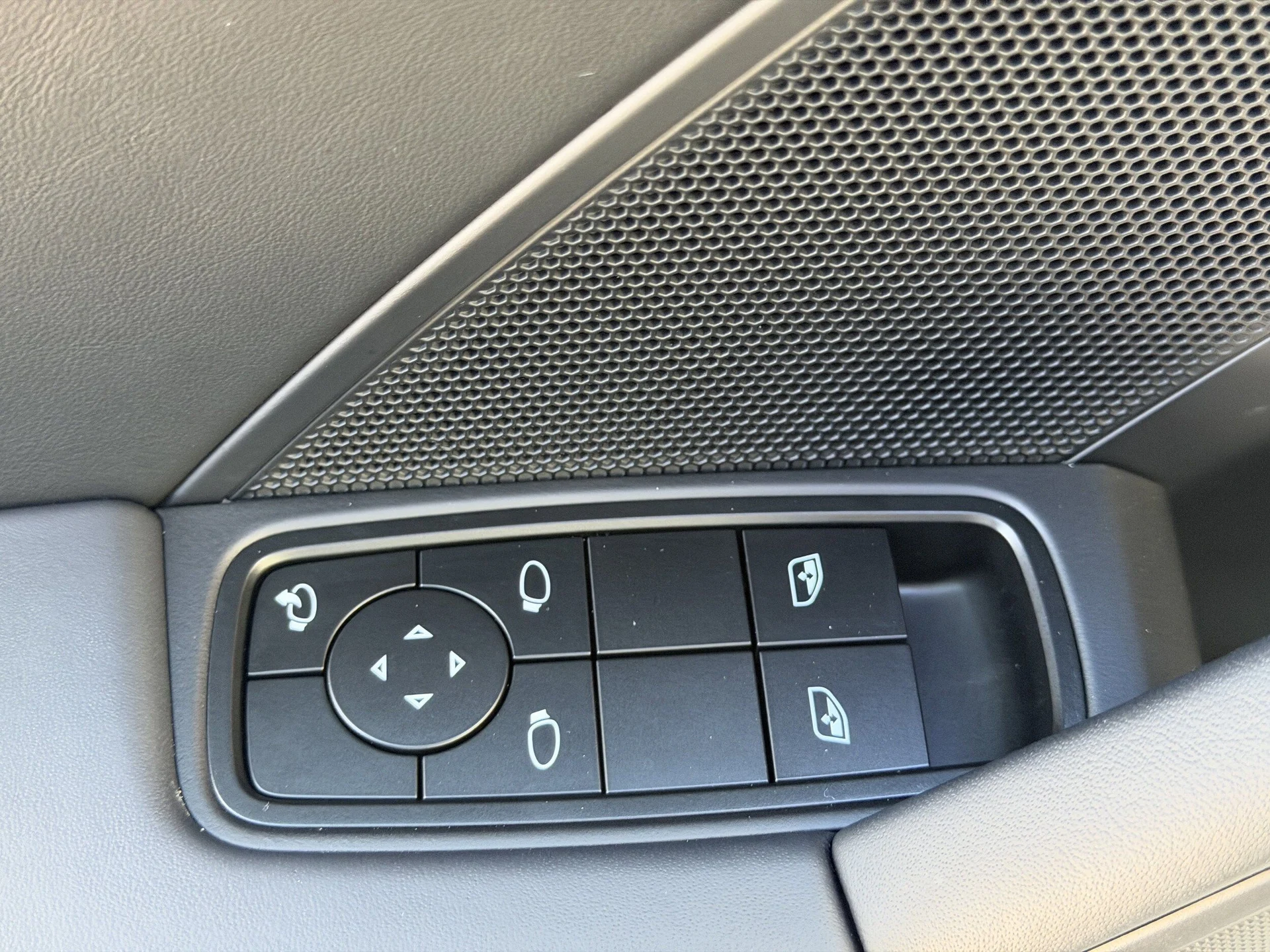 mph020_1337585636_0ee992f7cb0c97b7e6afc674bf91fbfax_c1dd1678eb