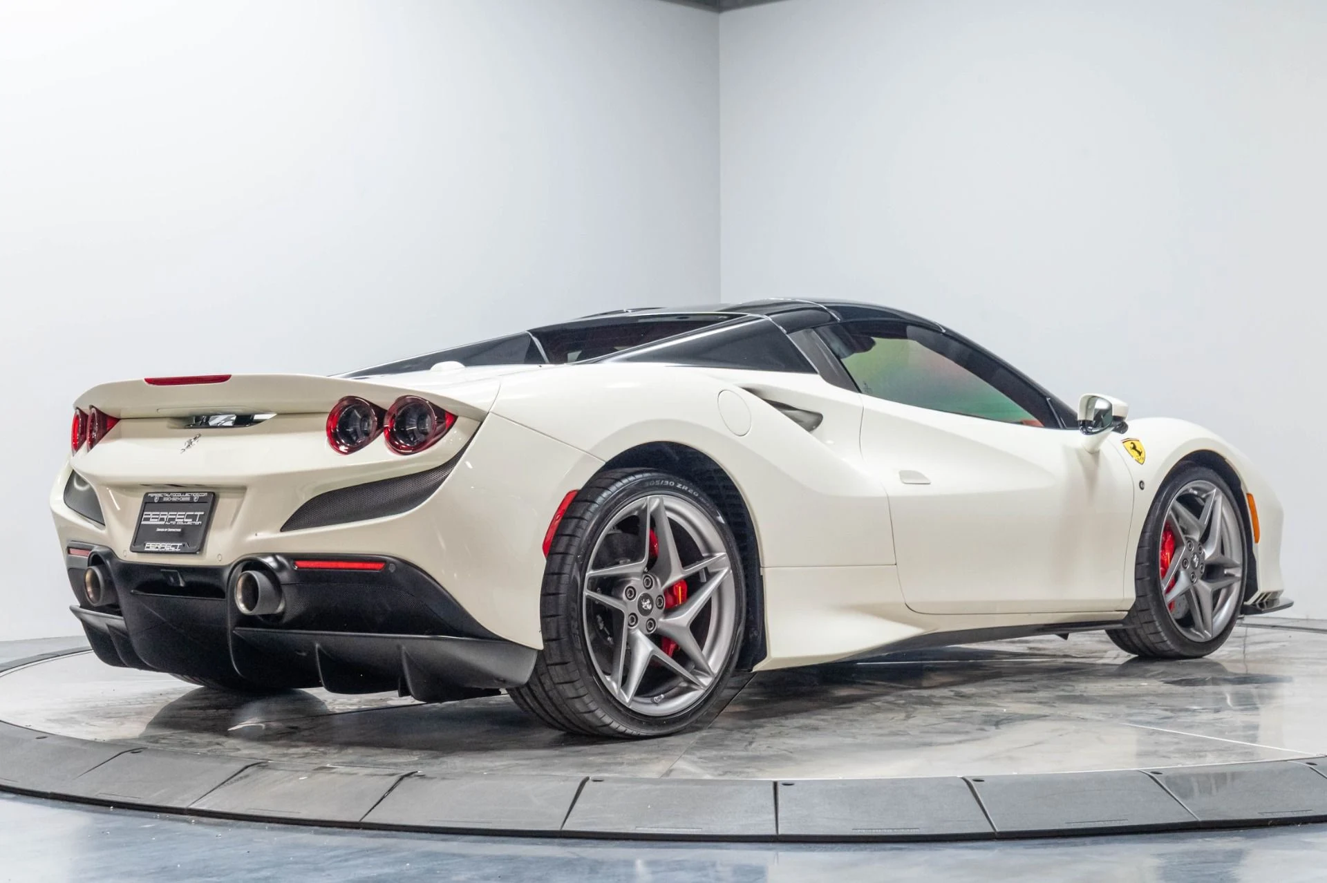 mph020_1337911073_Used_2021_Ferrari_F8_Spider_Base_1786140421_6fbda34d40