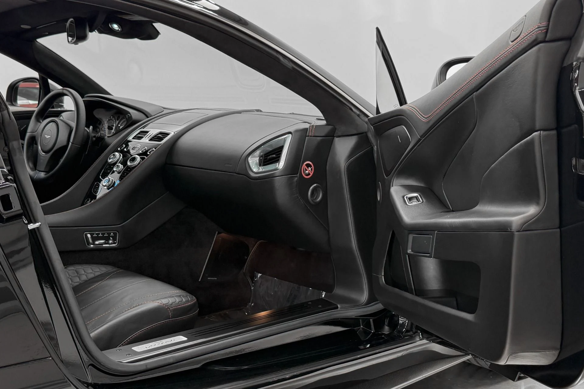 mph020_1346417091_Used_2016_Aston_Martin_Vanquish_V12_Power_Low_Miles_Hourglass_Quilting_1784928754_fff589ecd6