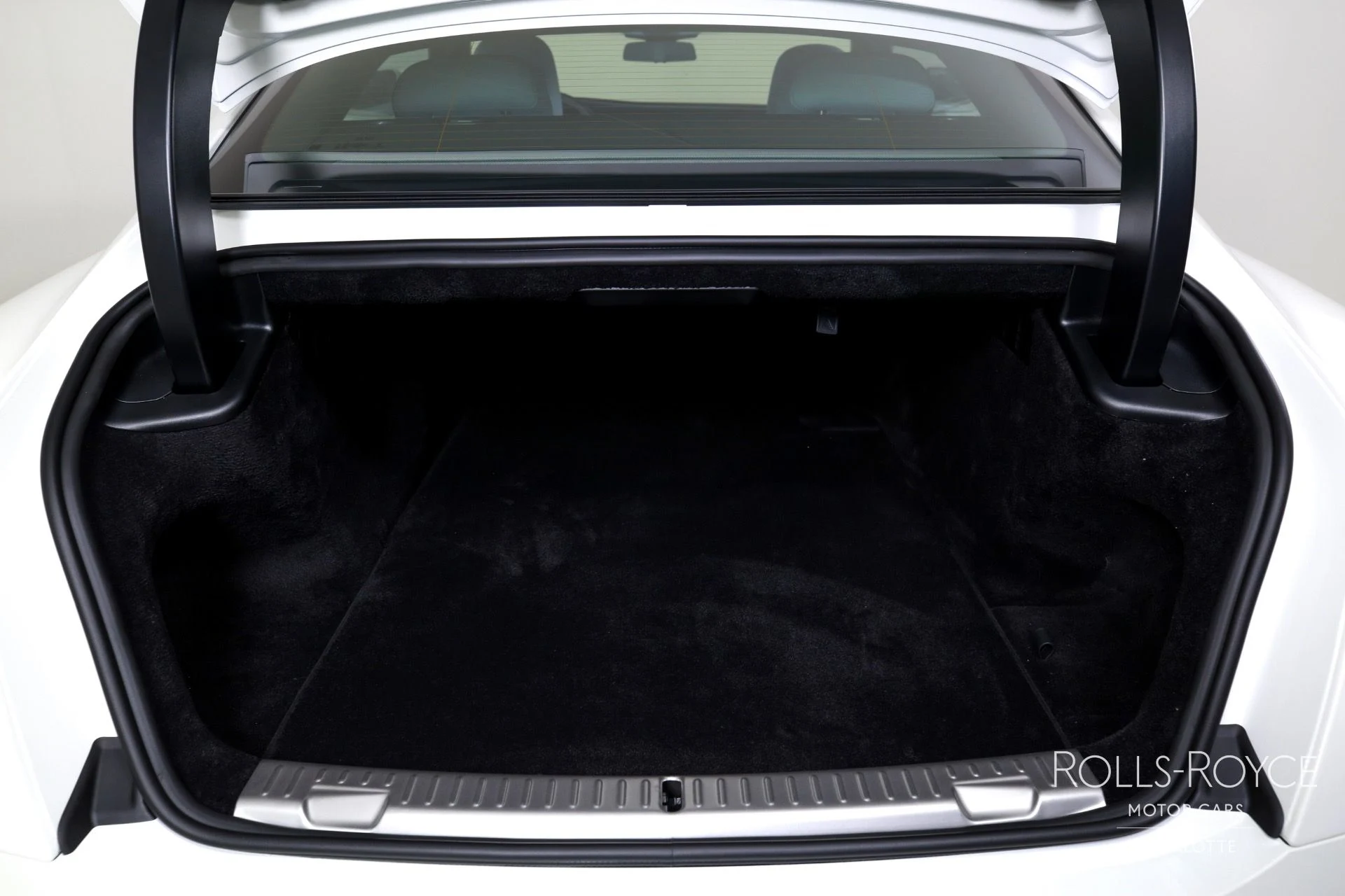 mph020_1378917969_Used_2025_Rolls_Royce_Spectre_1752785171_0afcf36ee2