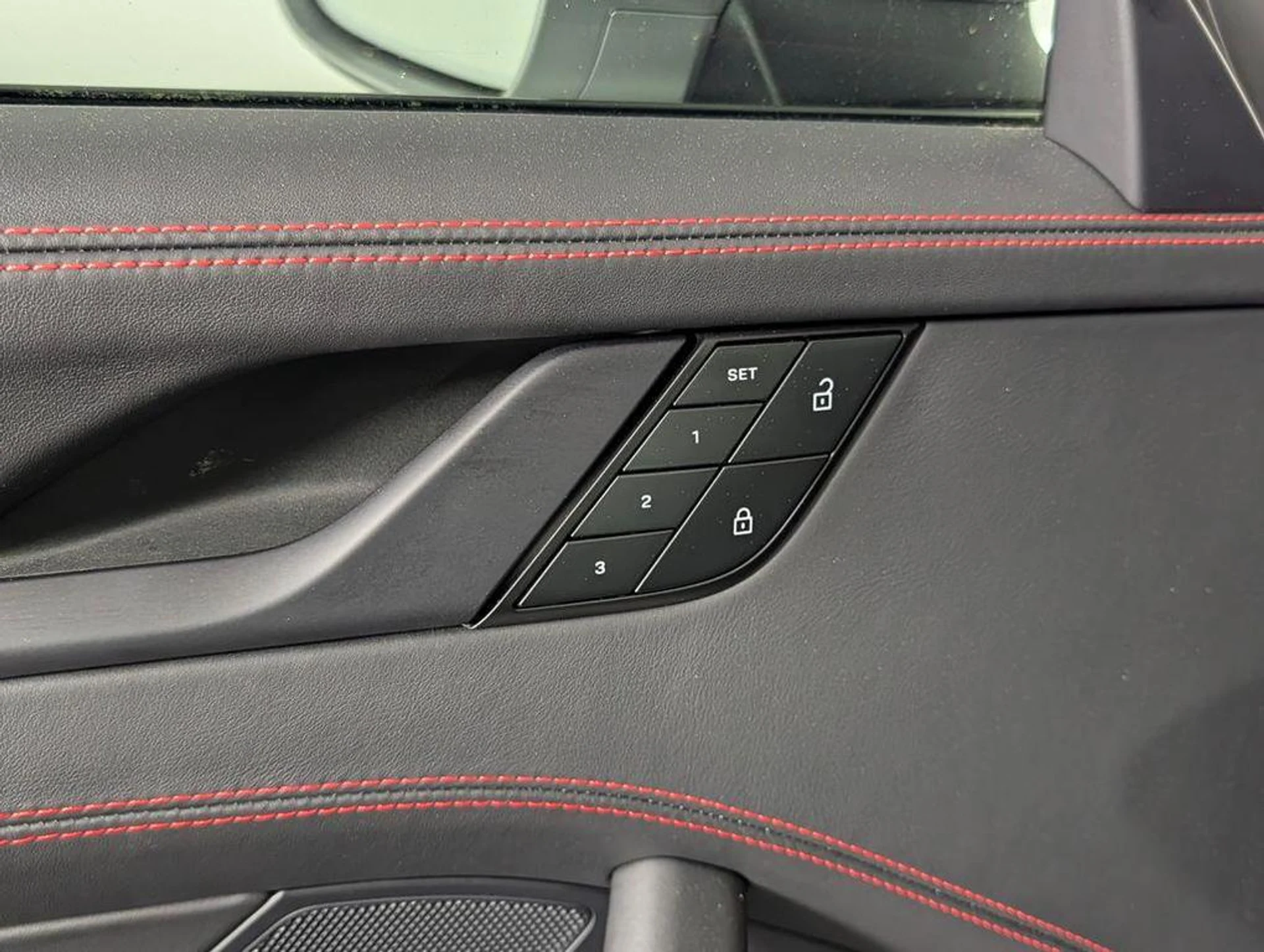 mph020_1379927322_Jm1_olcmkz41_G_An_V5p_L3y_X_Ker_4_f2efb14e01