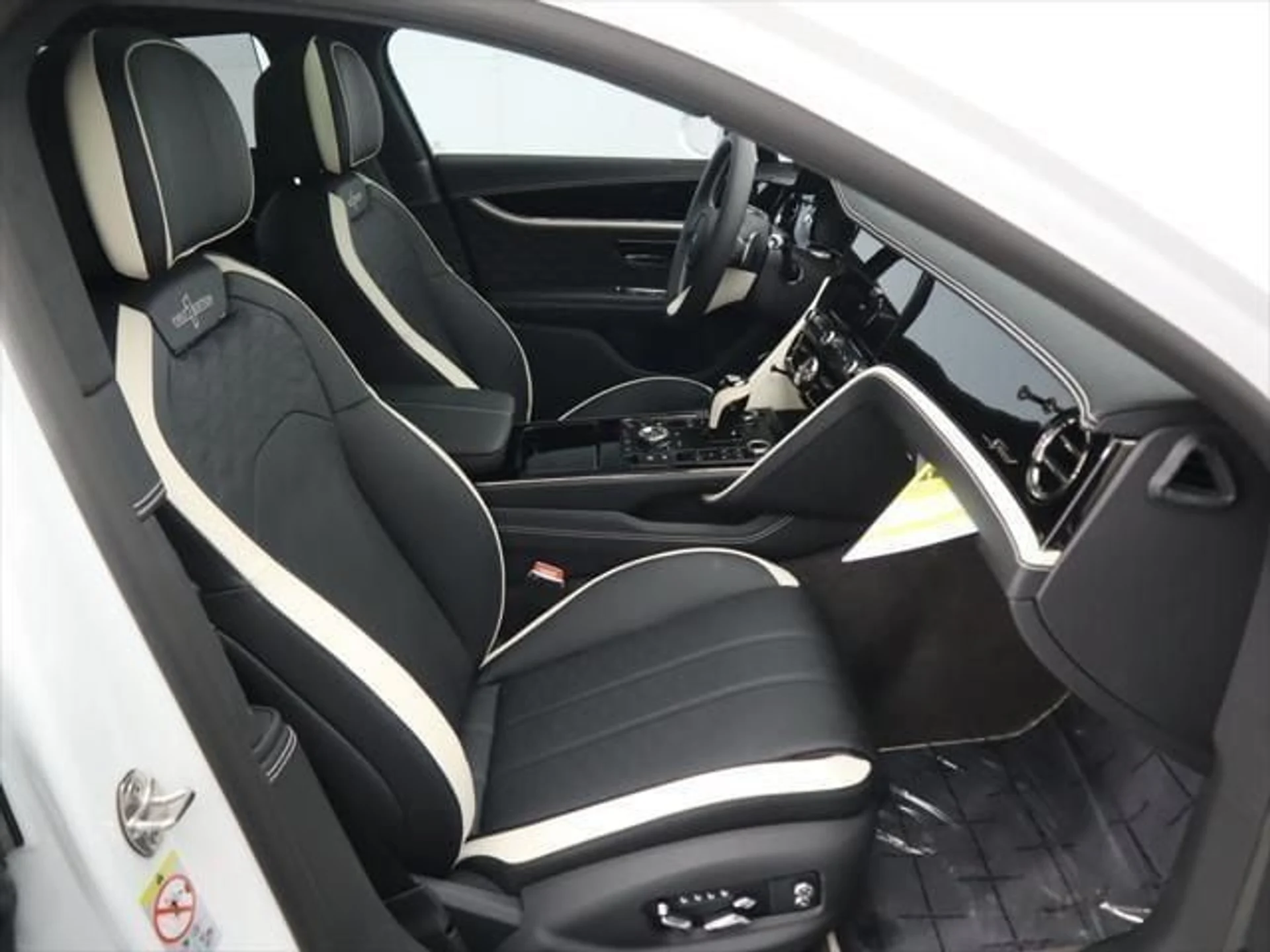 mph020_1387534626_used_2025_bentley_flying_spur_speedsedan_8119_22980031_21_640_8858daf2ef