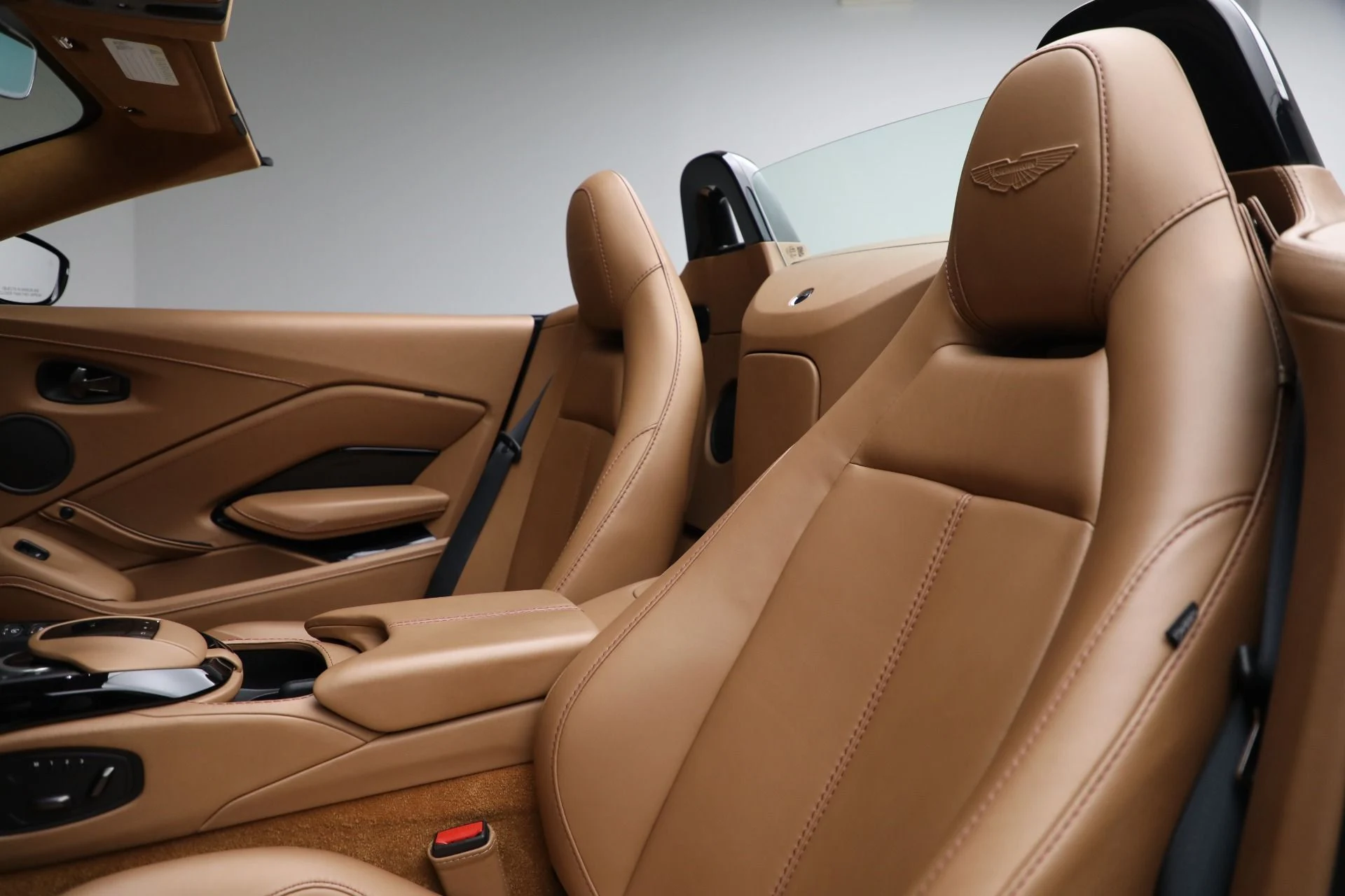 mph020_1389822061_Used_2022_Aston_Martin_Vantage_bb3976989d