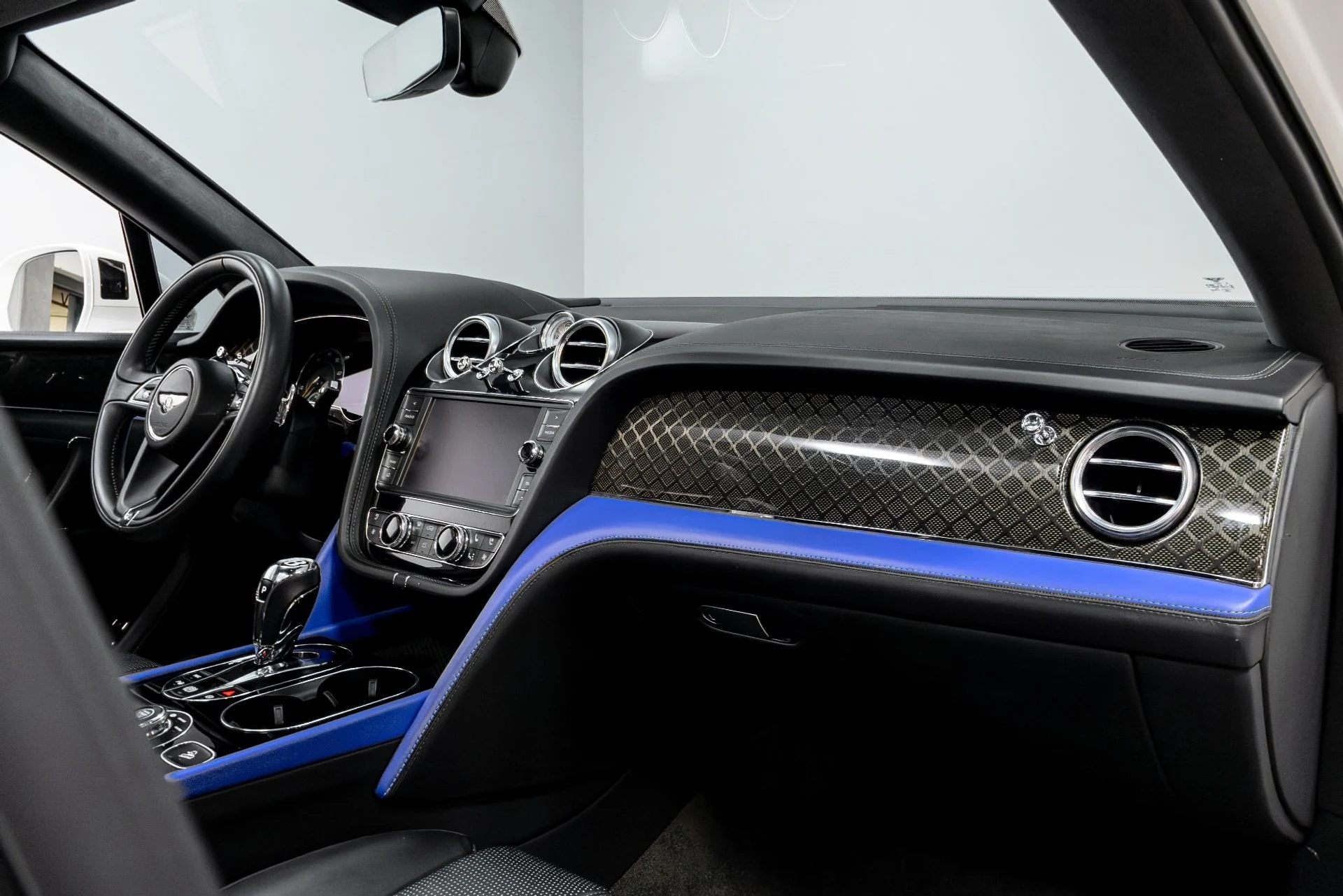 mph020_1393408842_Used_2020_Bentley_Bentayga_V8_1770245140_f0e6d4903e