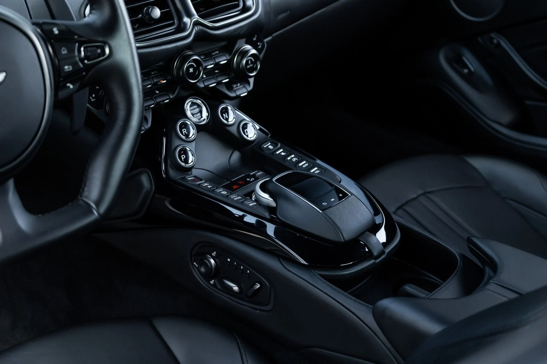 mph020_1397905324_Used_2019_Aston_Martin_Vantage_1789496200_d78bec7f0d