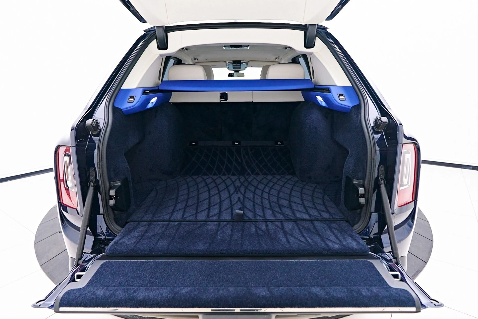 mph020_1404391310_Used_2023_Rolls_Royce_Cullinan_Base_1745954360_df38fcd4b0