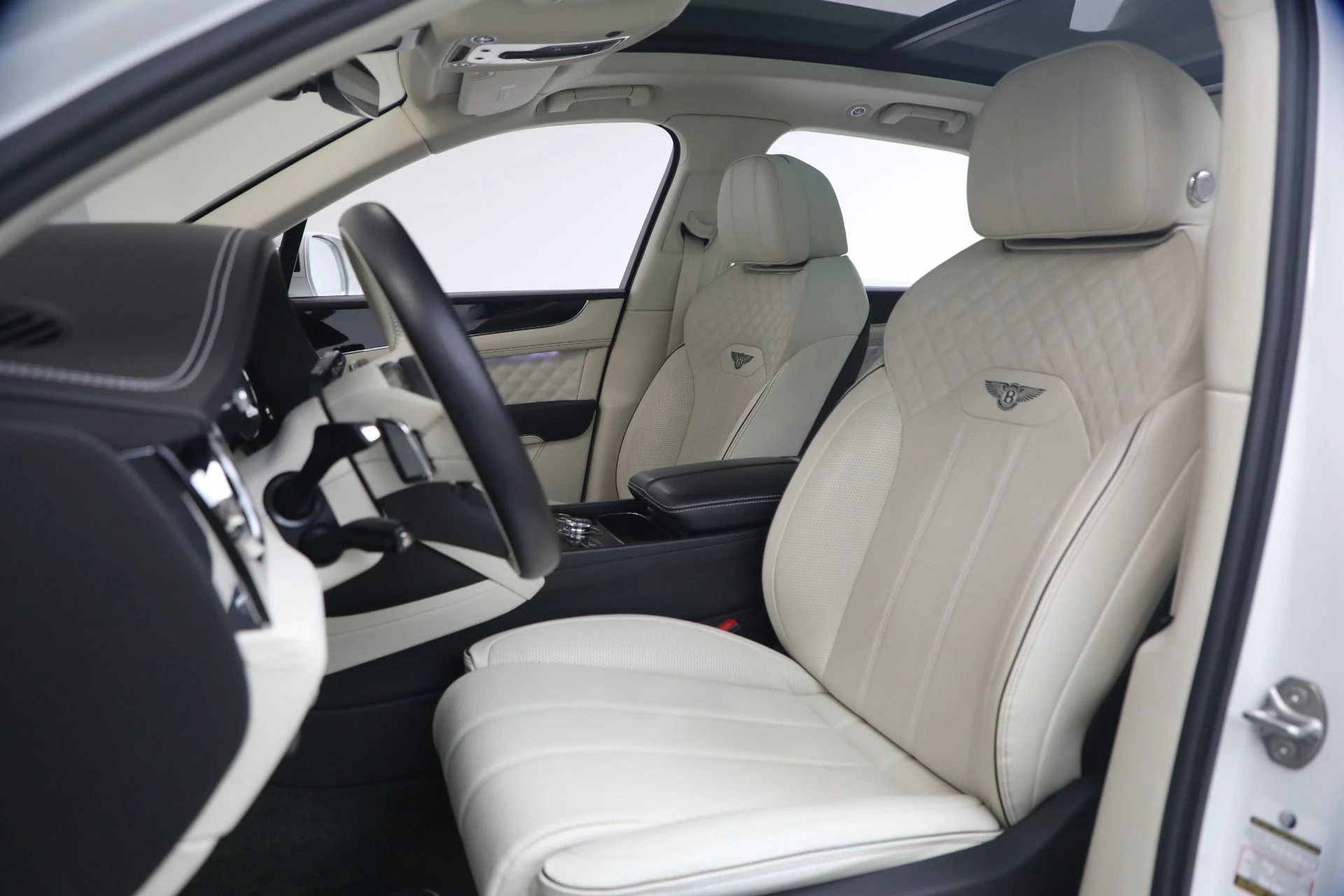 mph020_1409146850_Used_2022_Bentley_Bentayga_V8_1777753010_5e1b4f34a5