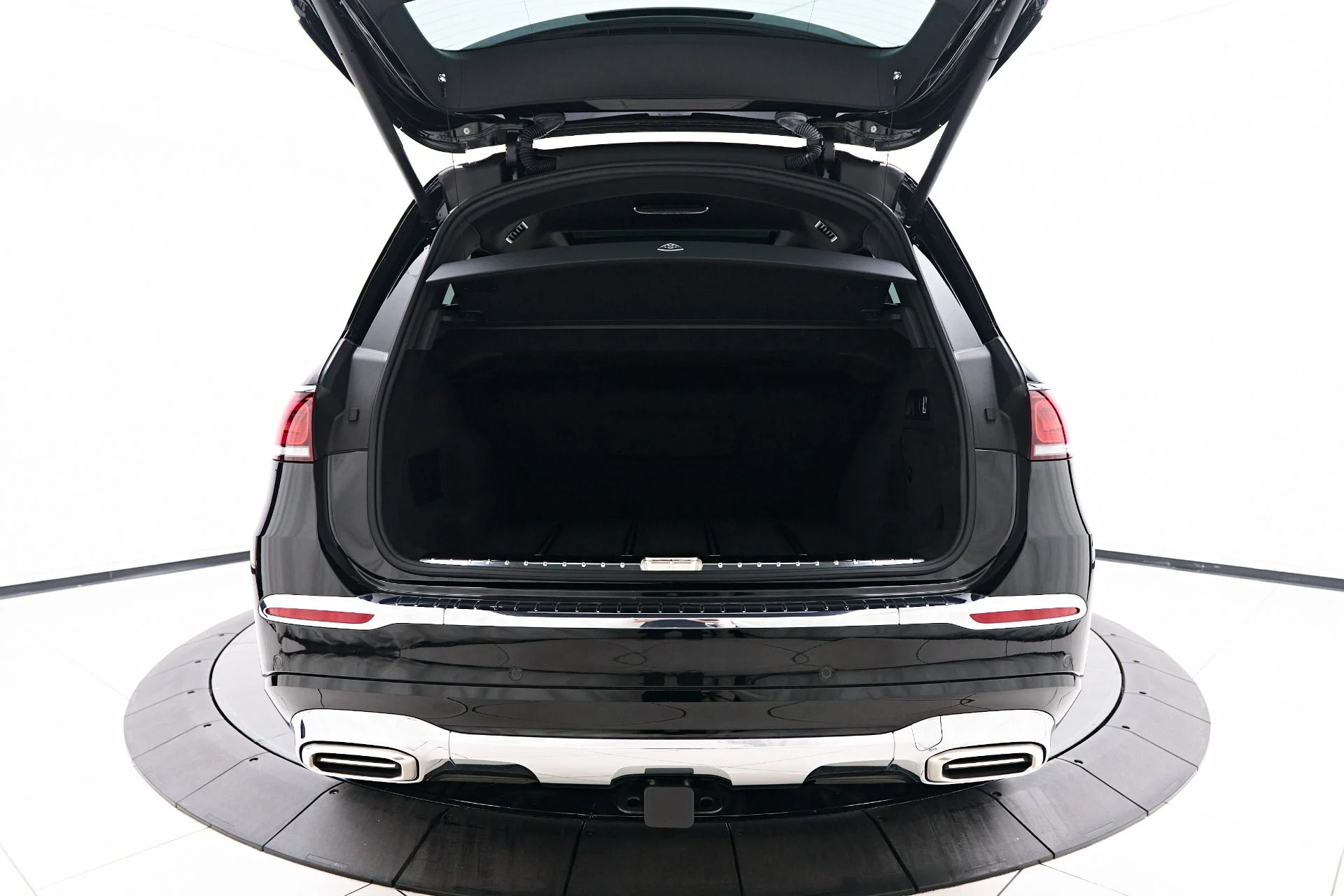 mph020_1413396478_Used_2023_Mercedes_Benz_GLS_Maybach_GLS_600_1762799210_f060272b8c