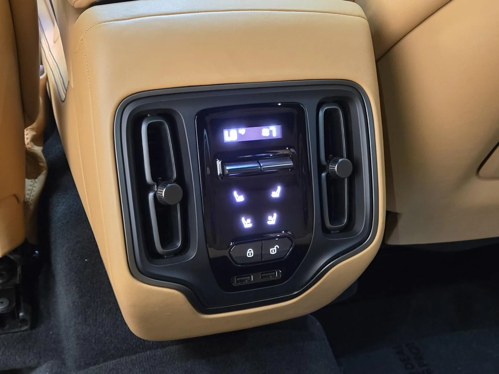 mph020_1415377207_Used_2021_Aston_Martin_DBX_1755328530_aaa0df1ff8