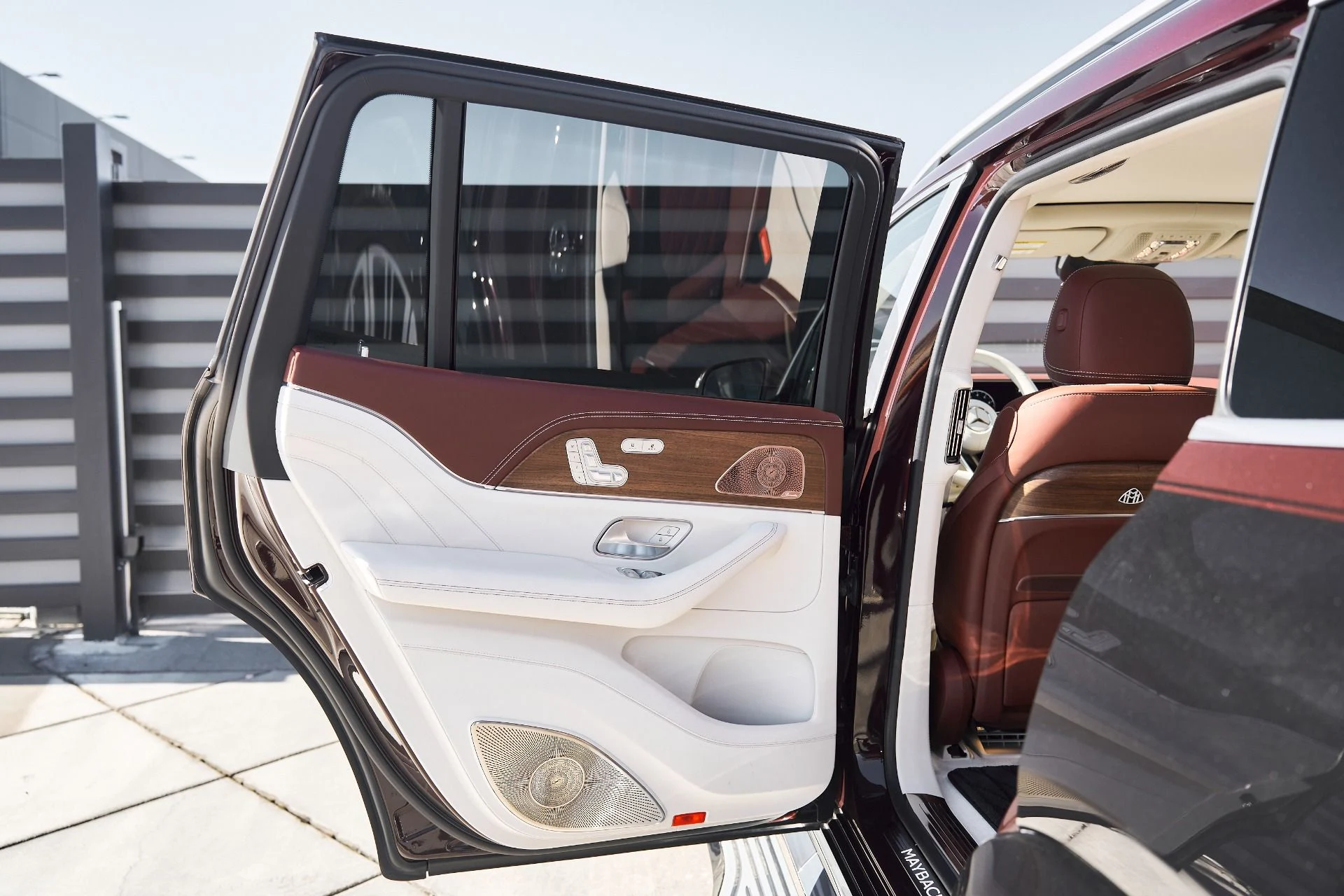 mph020_1417791880_Used_2024_Mercedes_Benz_GLS_Maybach_GLS_600_1762306334_b9f473ba76