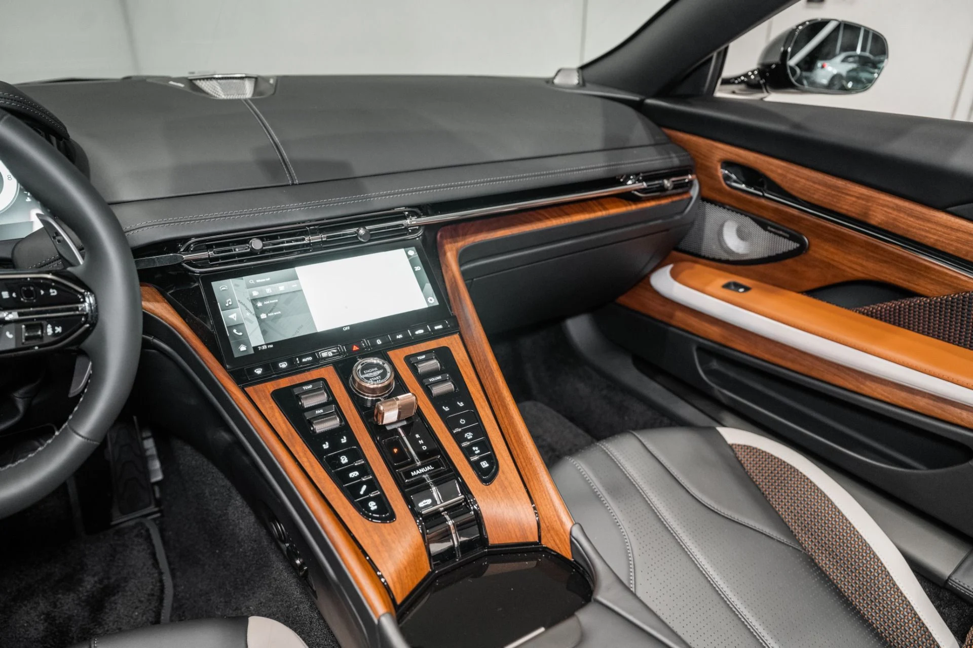 mph020_1423230074_New_2026_Aston_Martin_DB_12_Volante_1772211091_6ec108c8e7