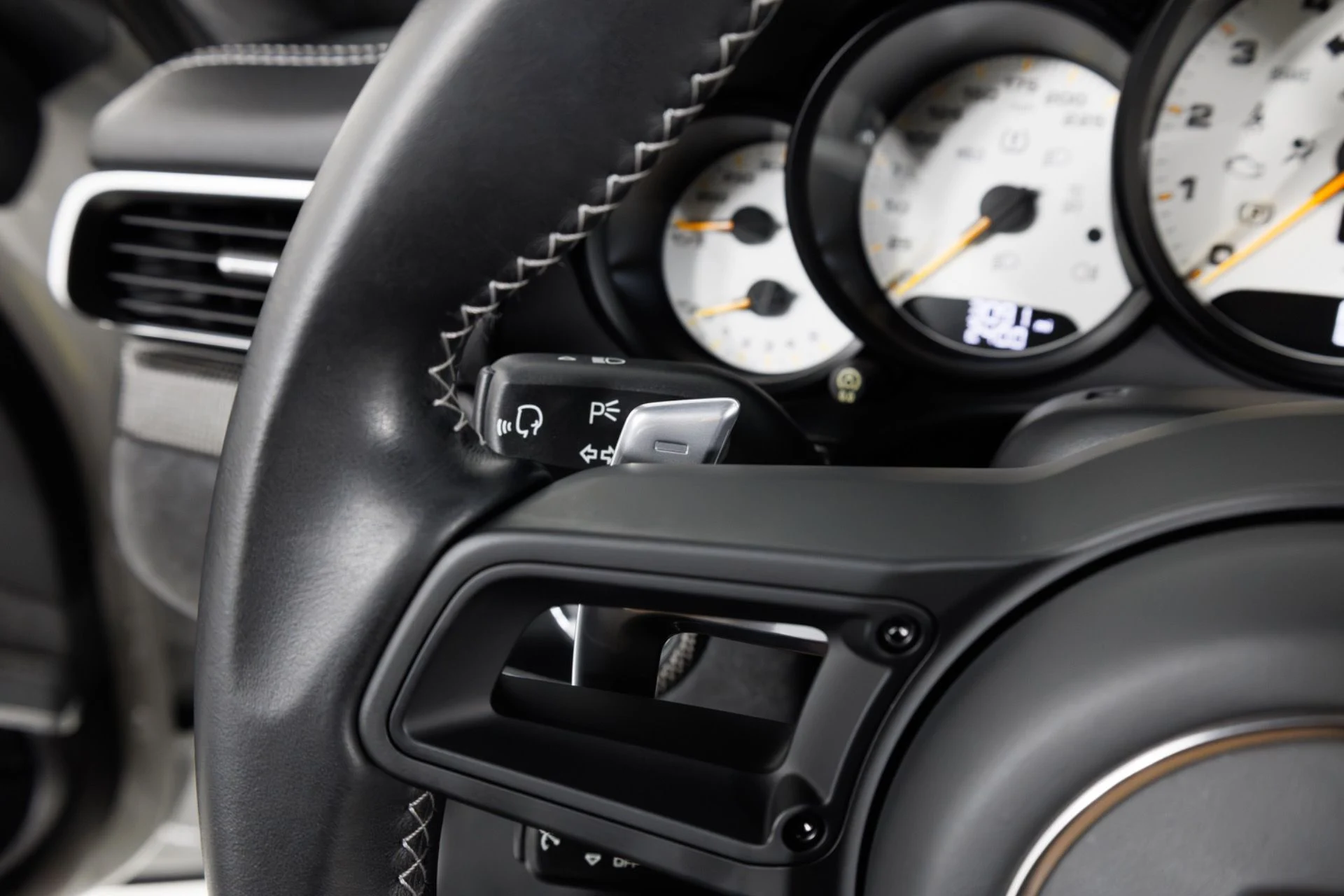 mph020_142897362_Used_2018_Porsche_911_GT_3_1782944819_6402d89711
