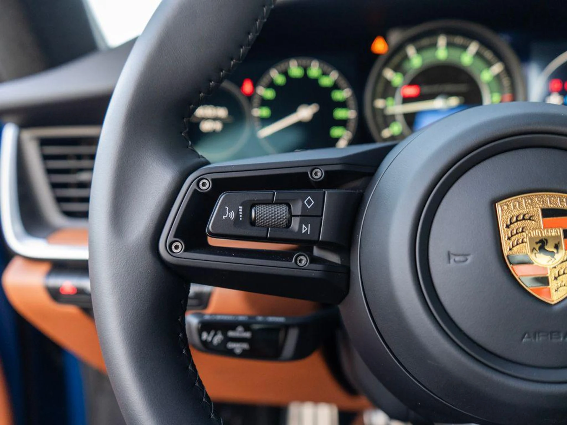 mph020_1440411937_t_UUIR_4oip_V5_Wwy_Es_ZAR_8h4_Ik_Y0_bfb966326f