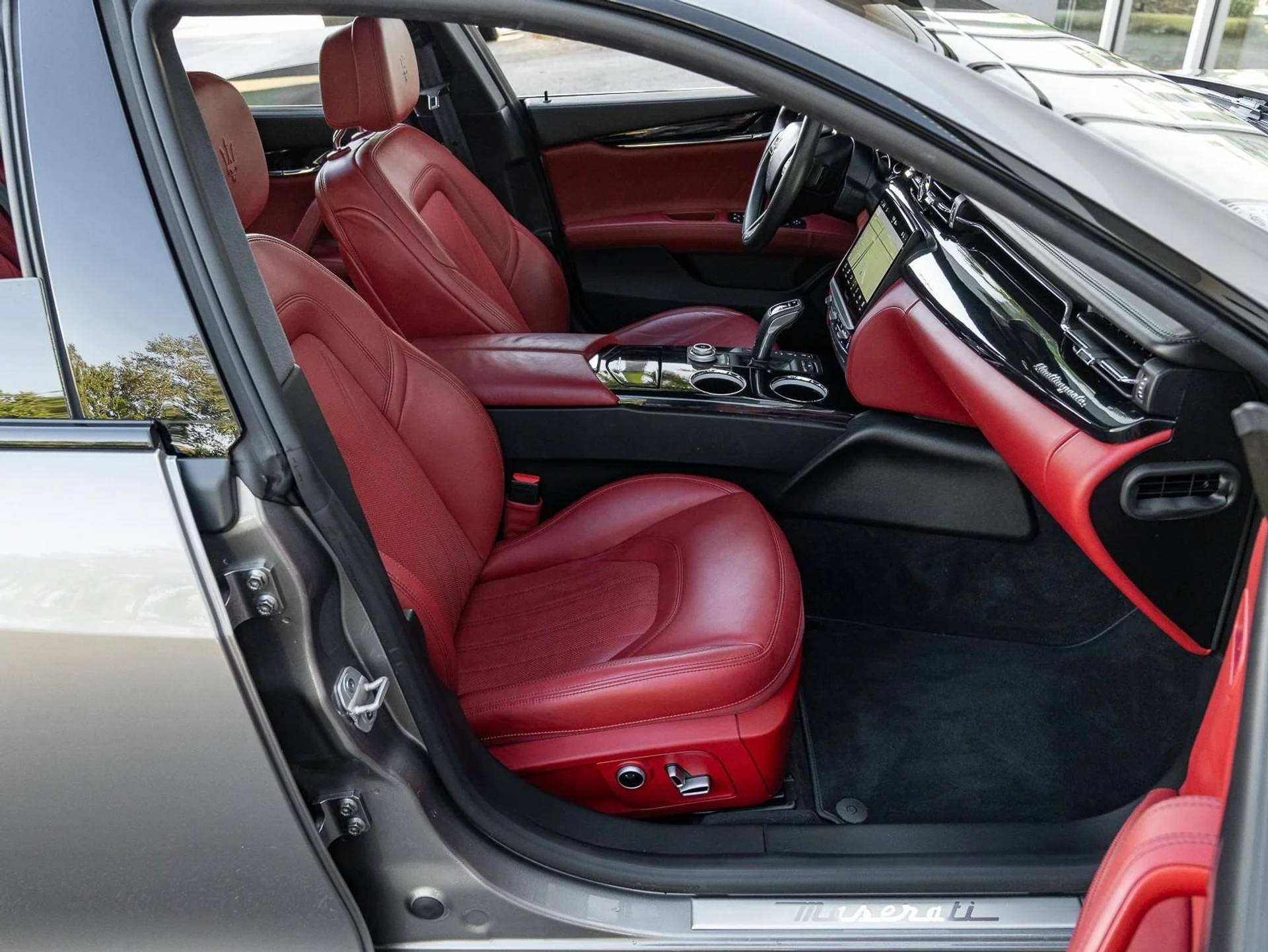 mph020_14494868_Used_2022_Maserati_Quattroporte_GT_1765231529_d4c6af5d7b