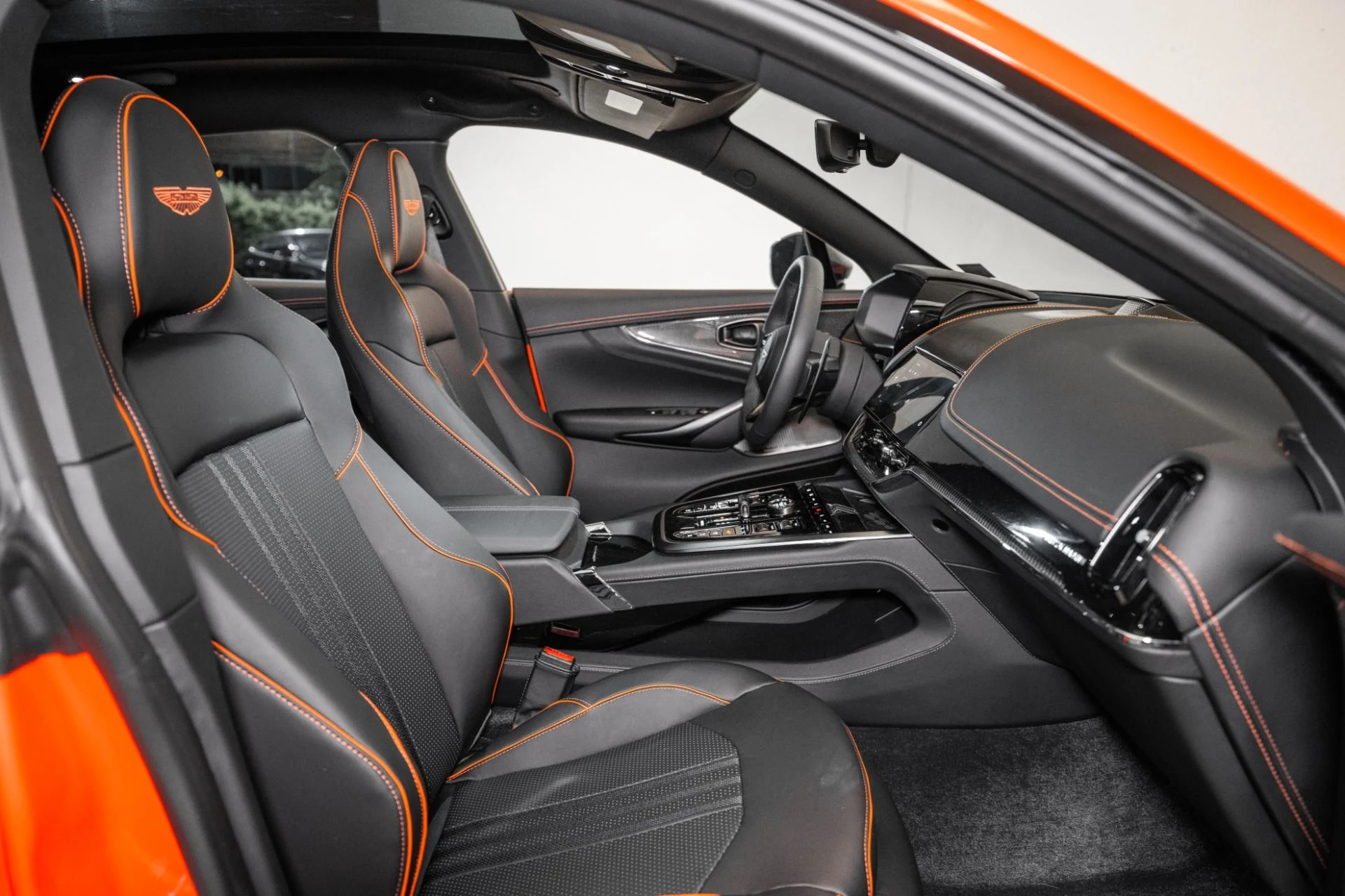 mph020_145027197_Used_2025_Aston_Martin_DBX_707_1748959342_5bb7c88a1a