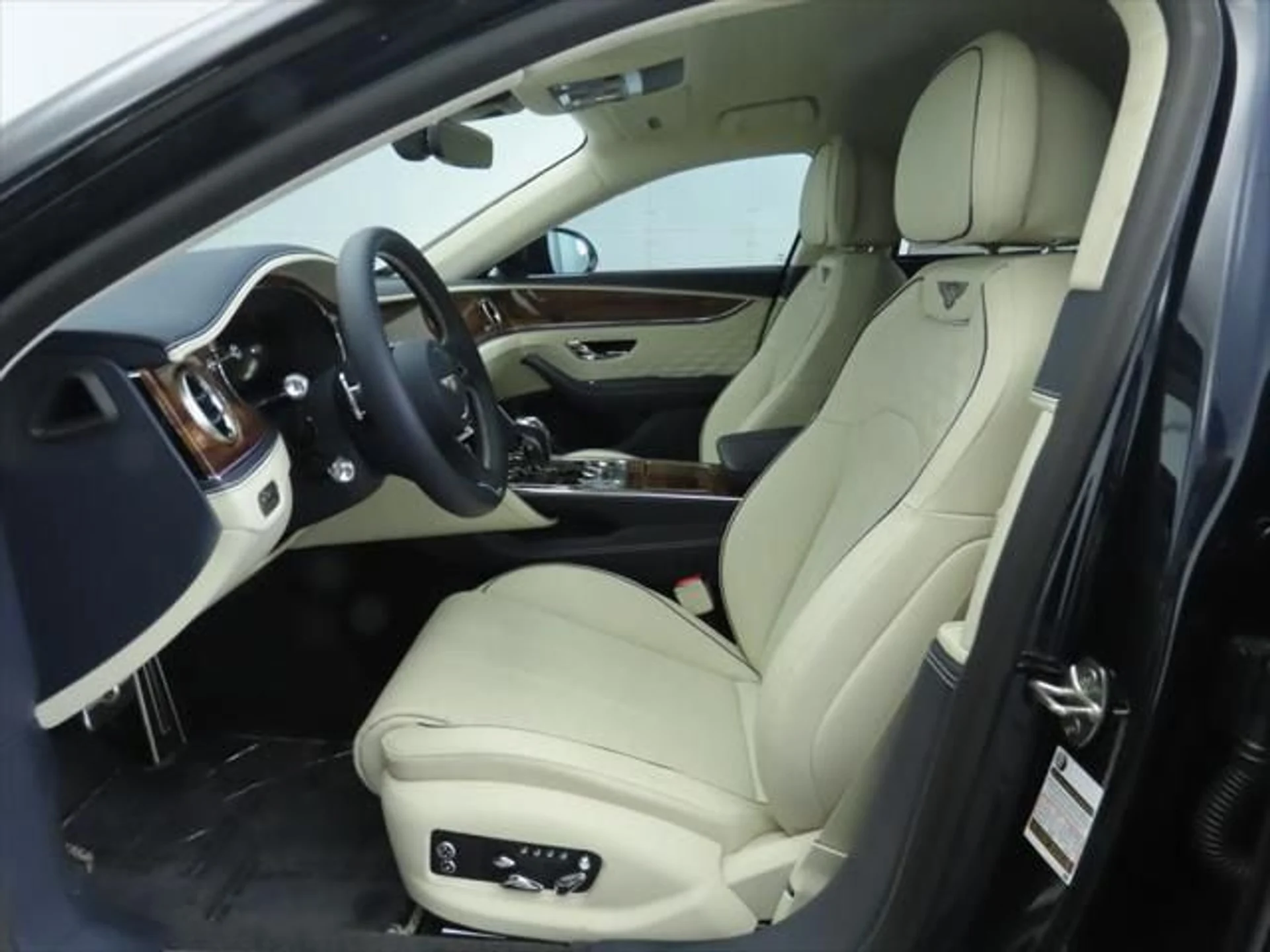 mph020_1451164368_used_2025_bentley_flying_spur_speedsedan_8119_23006169_21_640_cfc73104fa