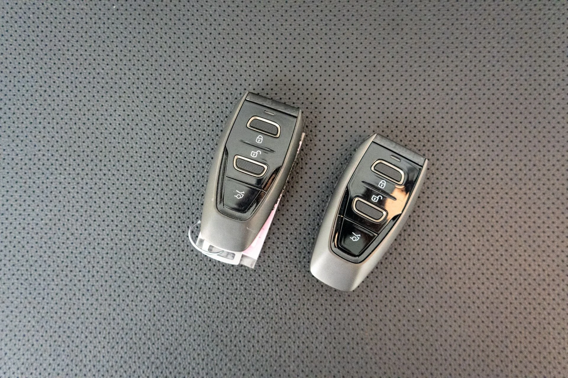 mph020_1452826873_Used_2026_Aston_Martin_DBX_S_1792083378_1d385f3857