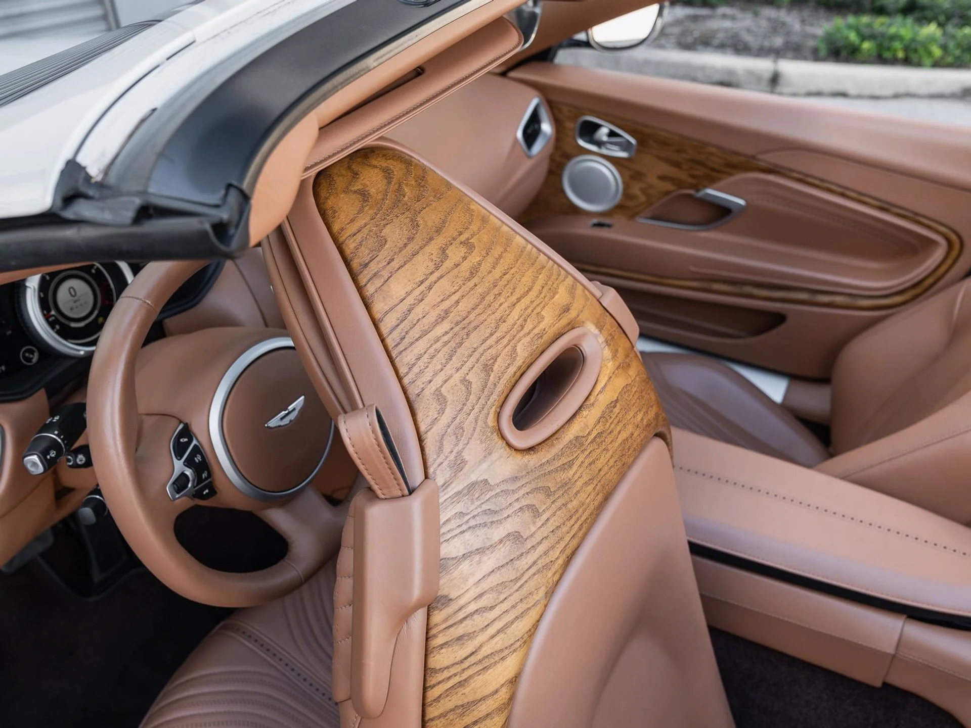mph020_1473287514_Used_2019_Aston_Martin_DB_11_1760731539_50f5c17456