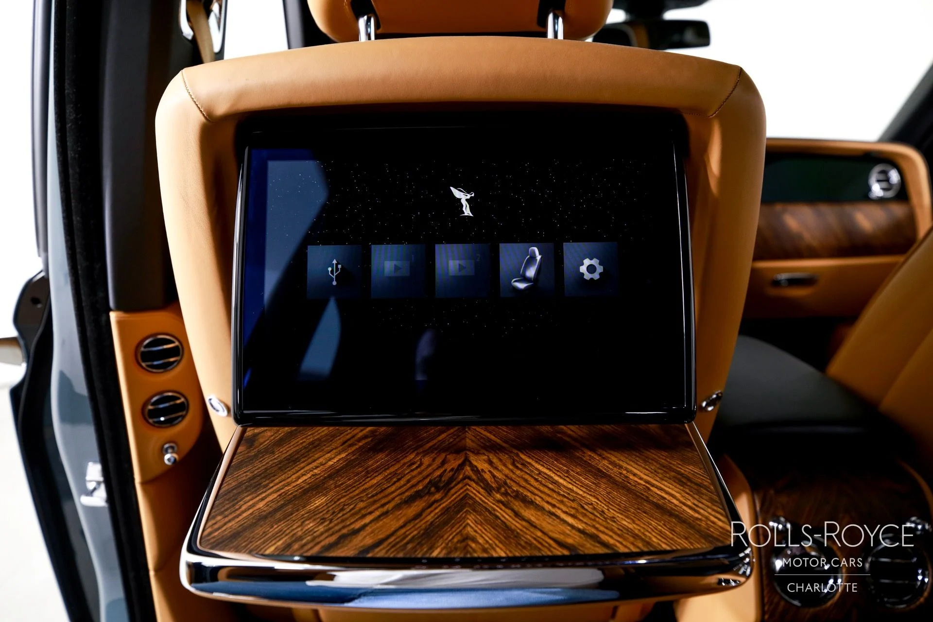 mph020_1477337987_Used_2025_Rolls_Royce_Cullinan_1759510735_d0b04e8227