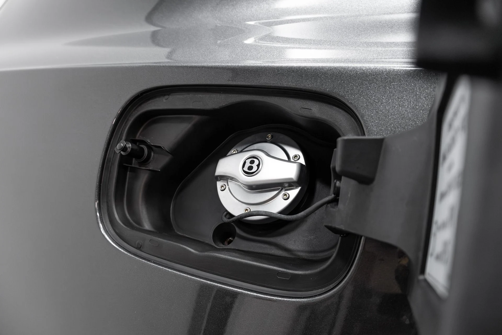 mph020_1477678791_Used_2017_Bentley_Bentayga_W12_1763489562_3257235c7a