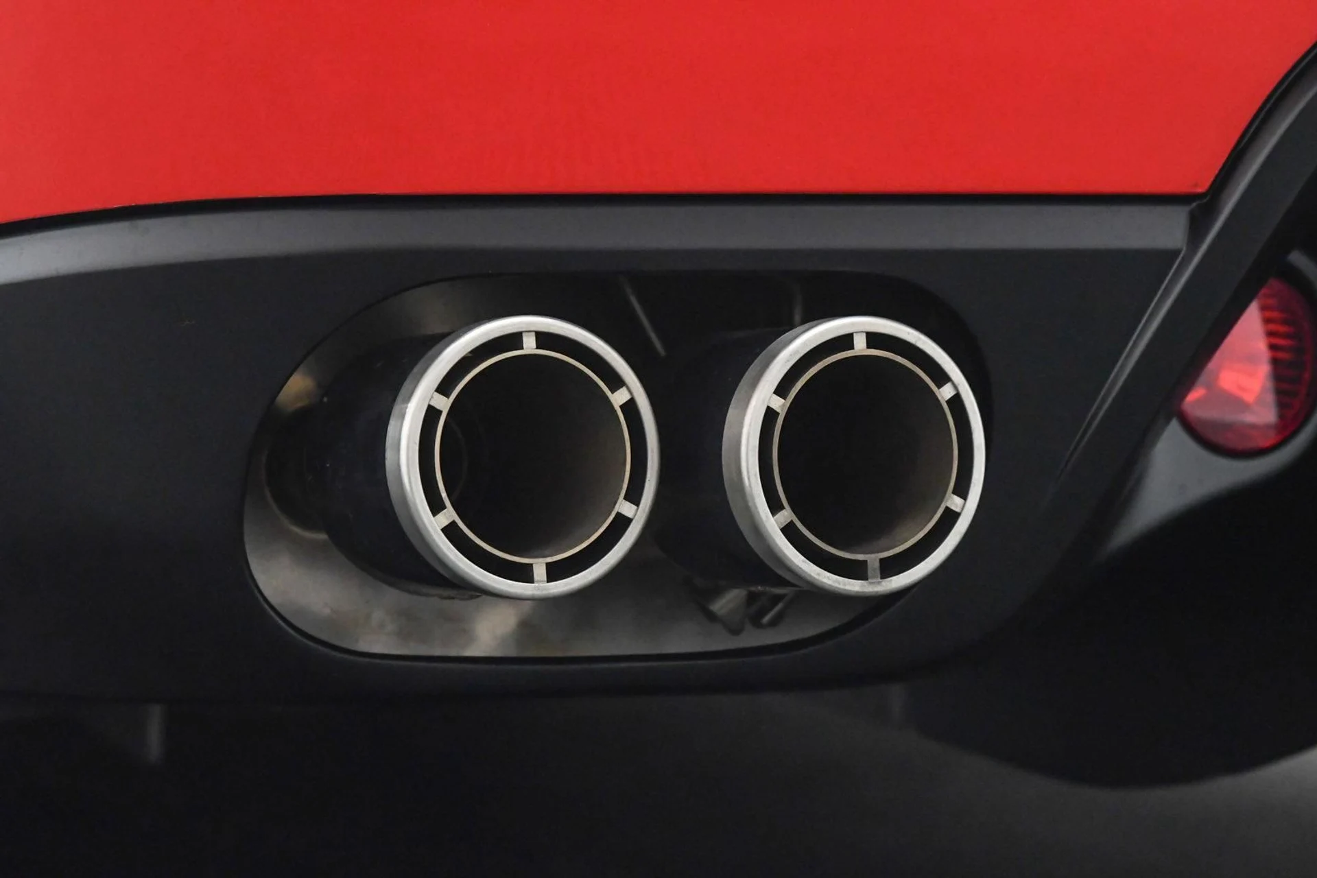 mph020_1488332829_Used_2011_Ferrari_599_GTB_Fiorano_1735636240_6a4097044d