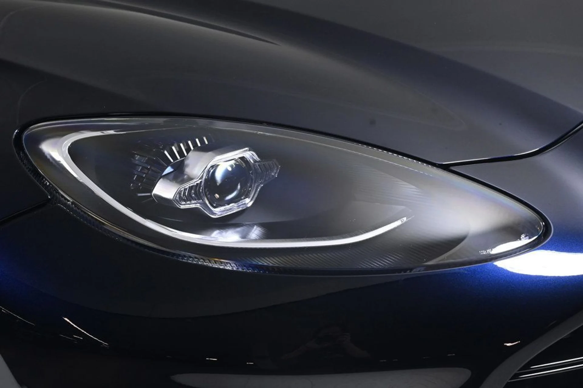 mph020_1489770103_new_2026_aston_martin_dbx_707awd_11350_22956758_21_1024_541f6a4df6