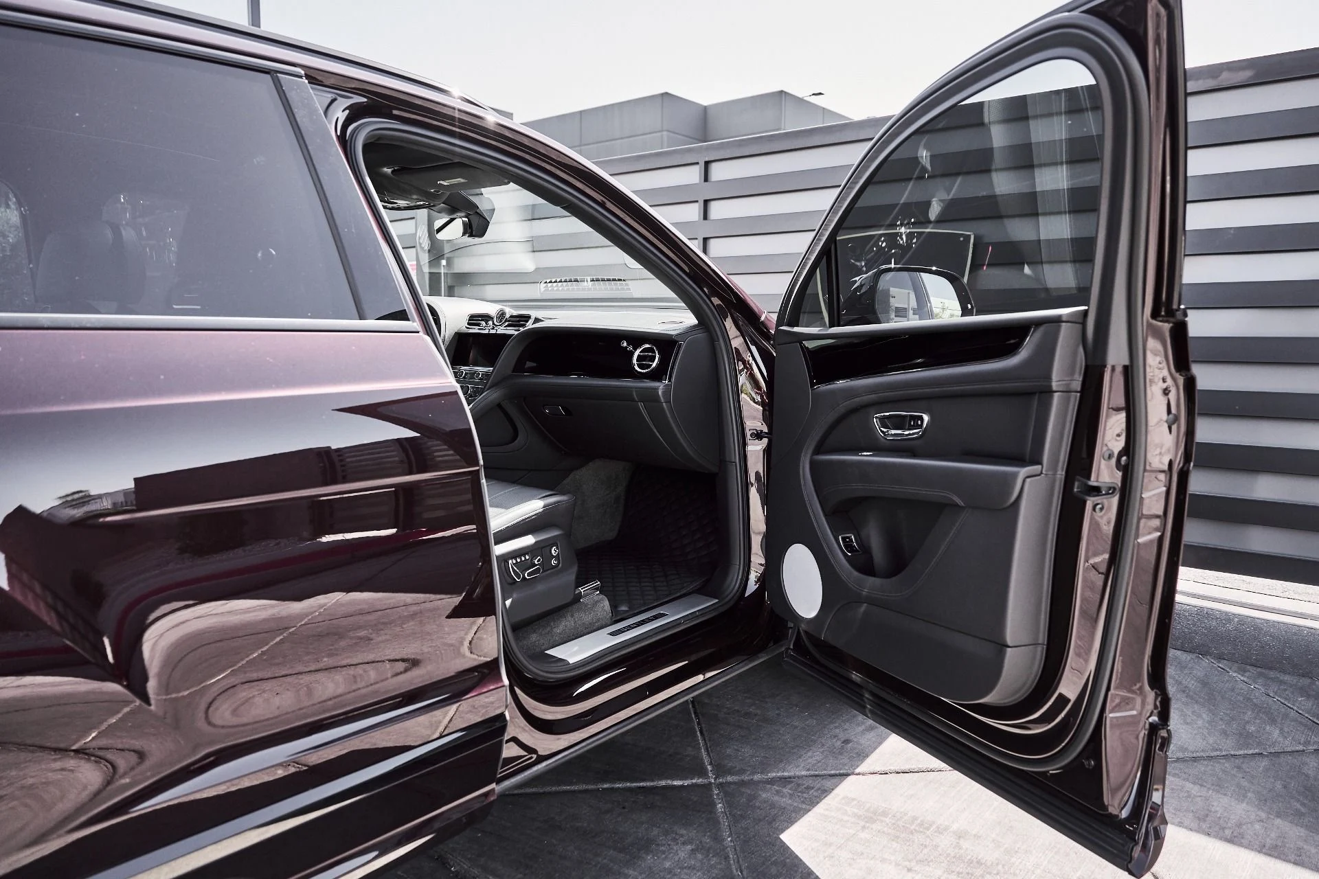 mph020_1492147596_Used_2022_Bentley_Bentayga_S_1781229420_221ba1f846